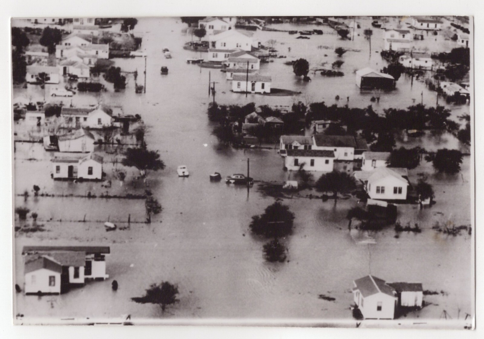 MASSIVE FLOOD : ROBSTOWN, TEXAS : PRESS PHOTO :  (1958)