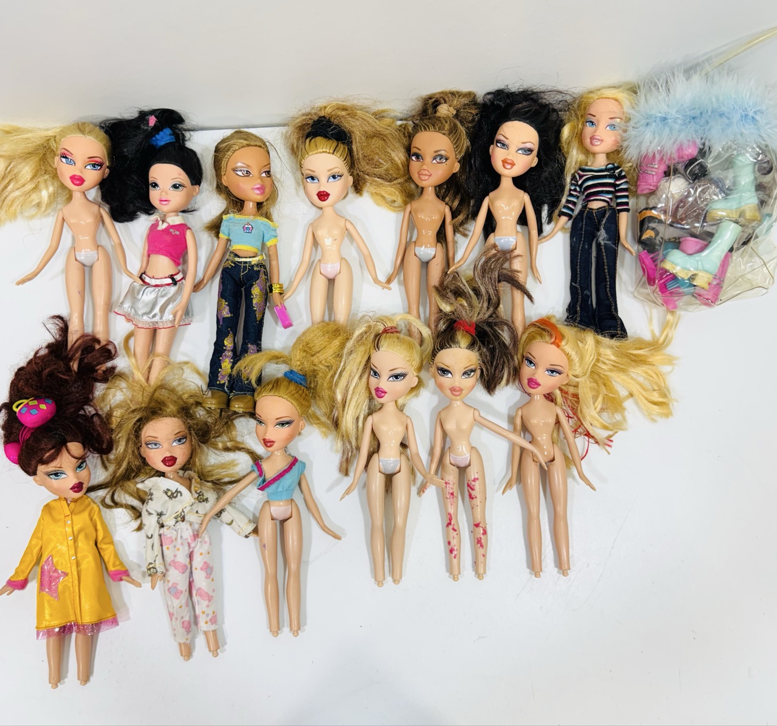 Vintage Bratz Dolls Lot of 13 MGA 2001 Y2K Clothes Accessories Rare