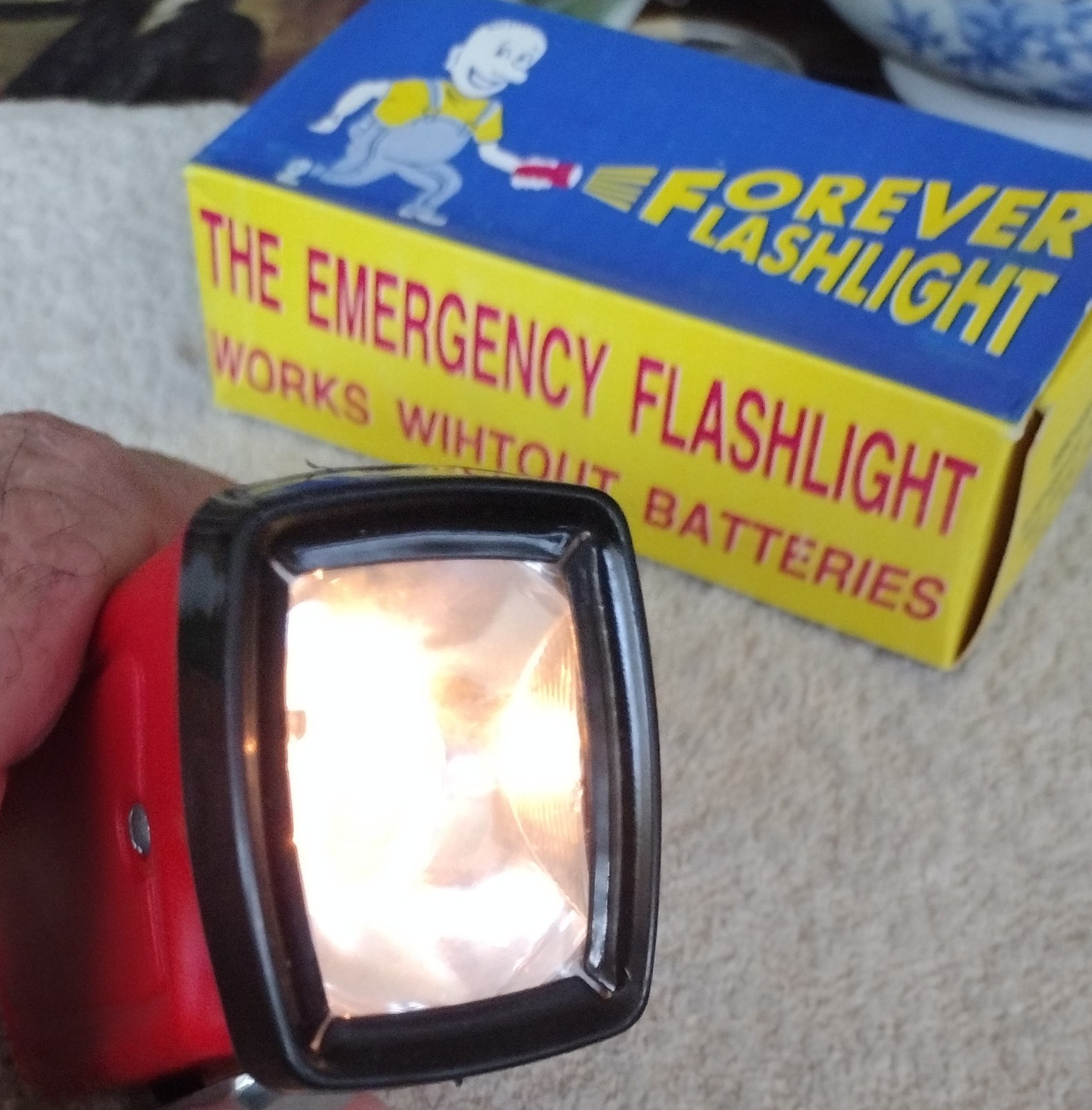 NEW Vtg Forever Flashlight NO Batteries Needed EVER  Great for Off Grid Living