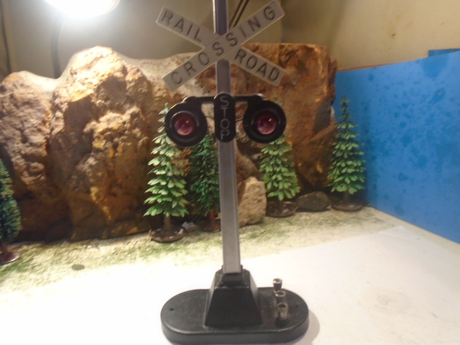 LIONEL0 & 027 GAUGE FUNCTIONAL CROSSING SIGNAL, TESTED,  EXCELLENT   5-193-5