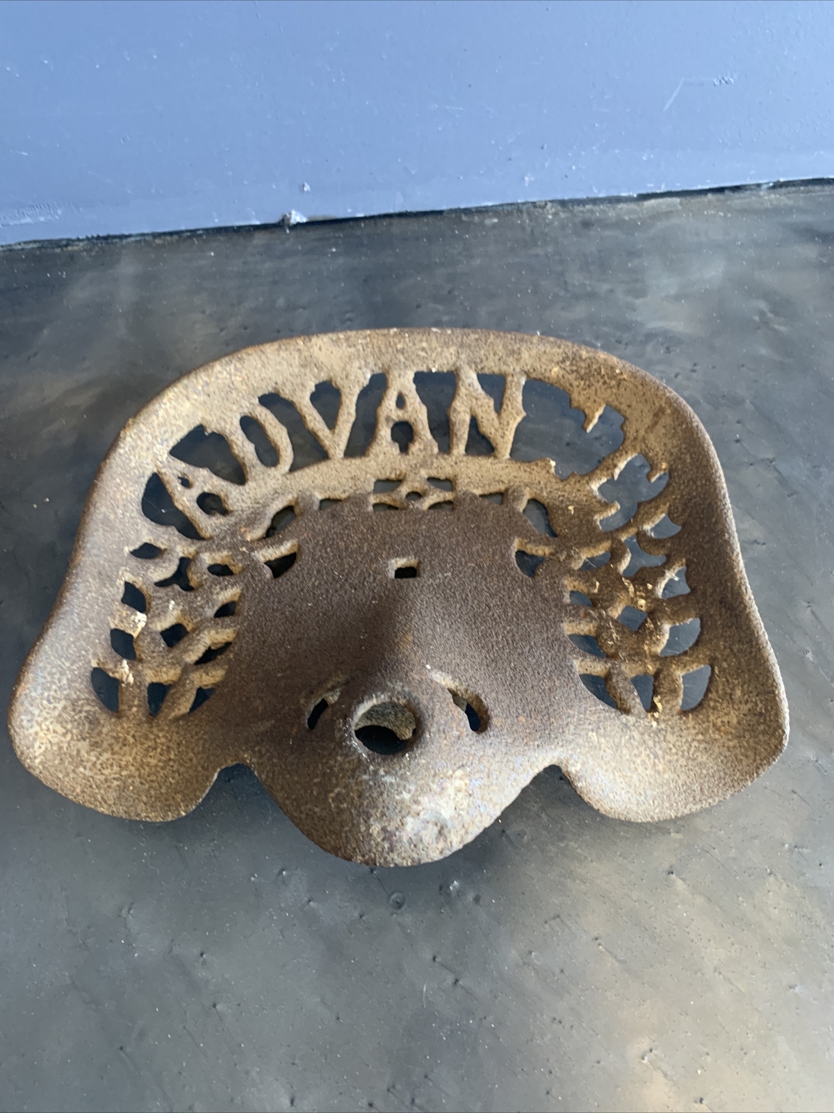 VINTAGE CAST IRON FARM SEAT VINTAGE CAST IRON FARM SEAT