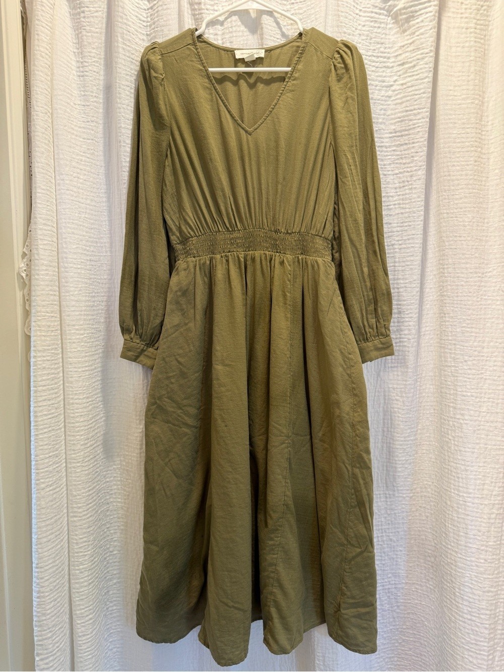 Treasure & Bond NWT 100% Cotton Long Sleeve Smocked Midi Dress Olive Green Treasure & Bond NWT 100% Cotton Long Sleeve Smocked Midi Dress Olive Green