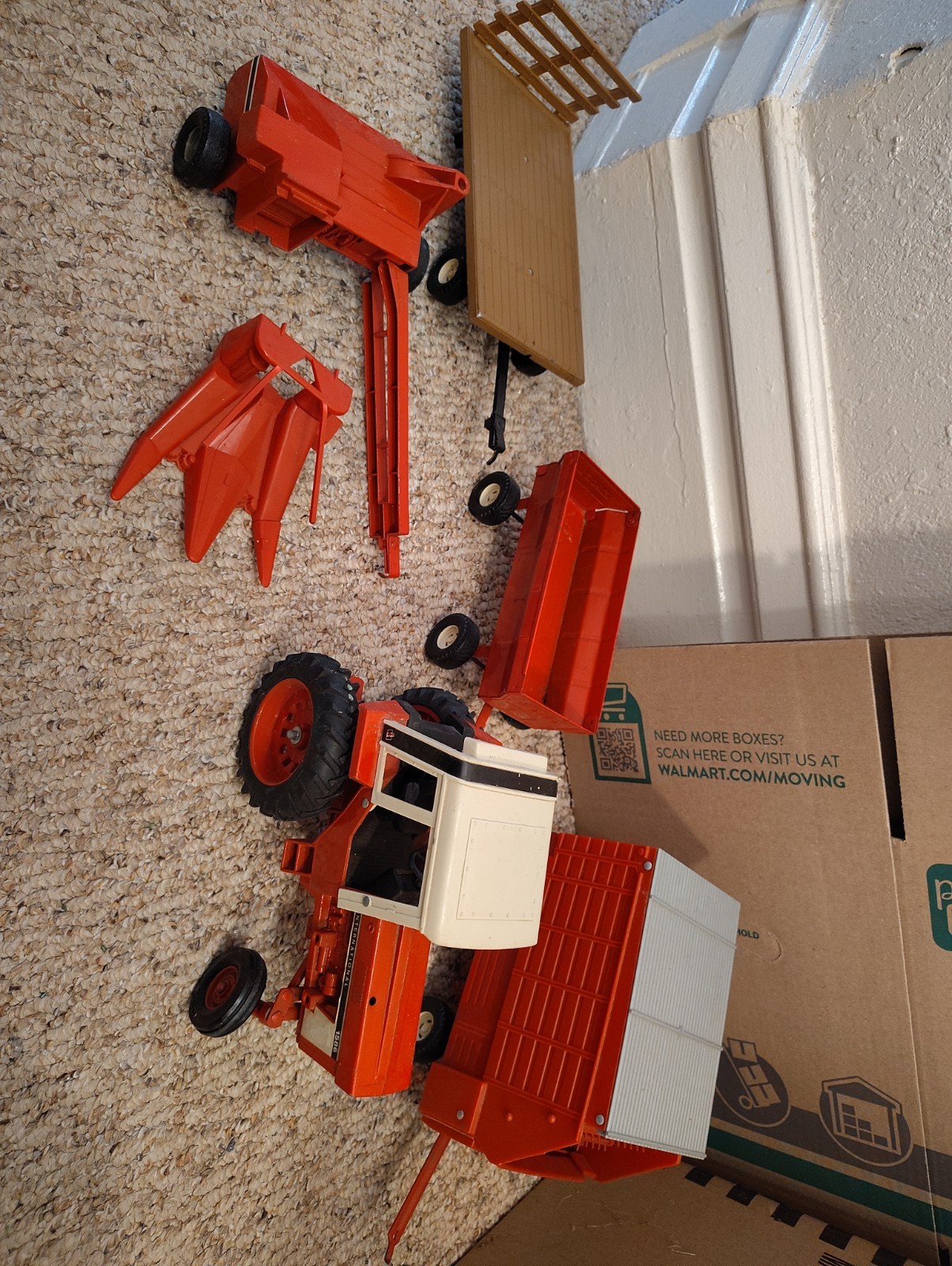 Lot Vintage Ertl 1/16 scale International Harvester 1586 Toy Tractor Lot Vintage Ertl 1/16 scale International Harvester 1586 Toy Tractor