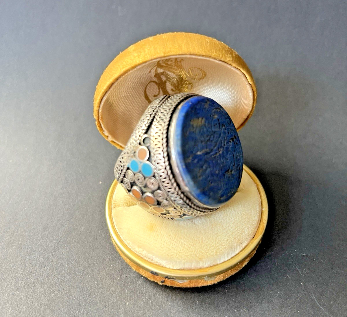 RARE LARGE AFGHAN LAPIS LUZULI RING ARABIC SCRIPT CORAL TURQUOISE INLAY