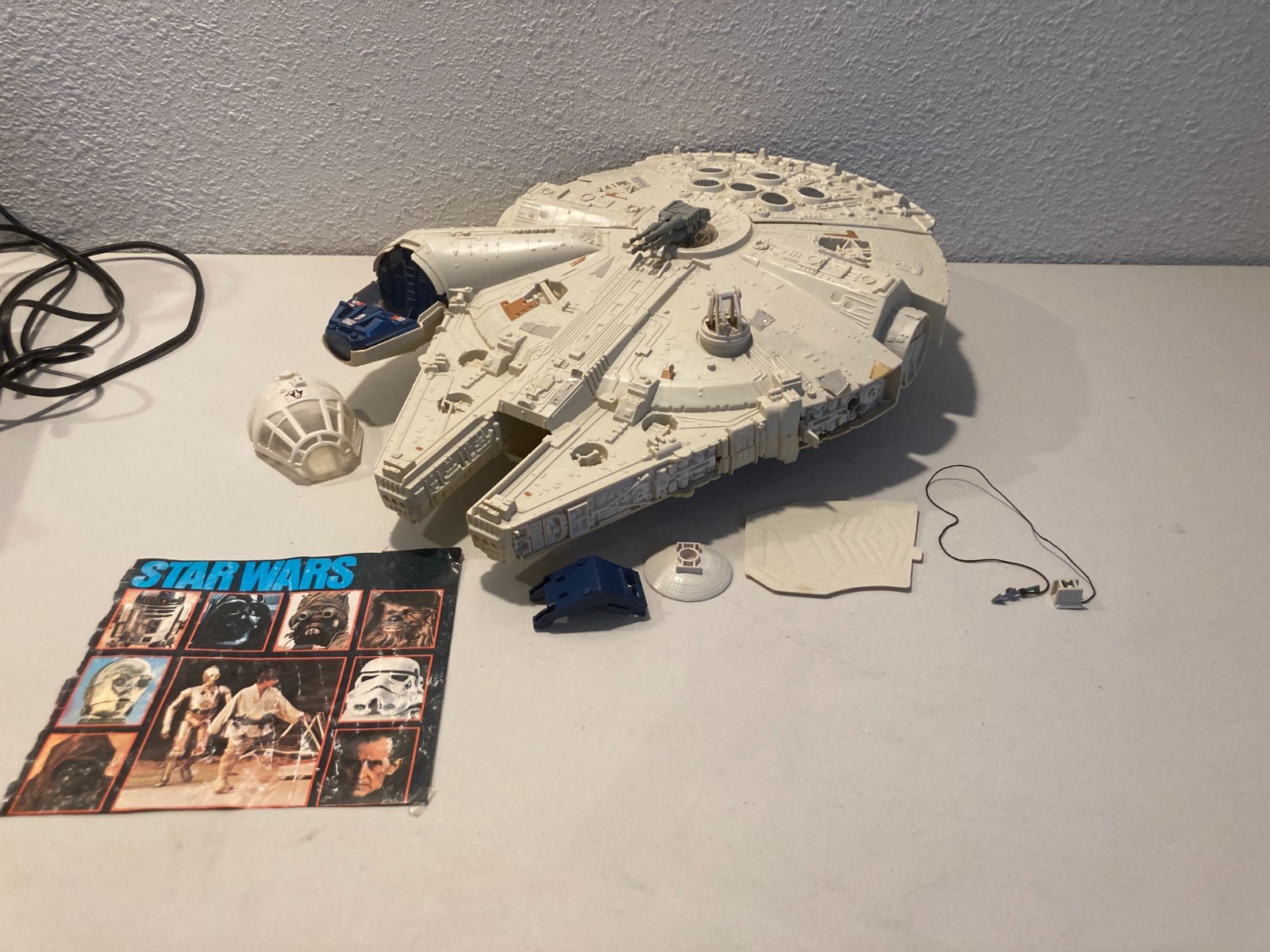 Vintage 1979 Kenner Star Wars Millennium Falcon Near Complete Accessories