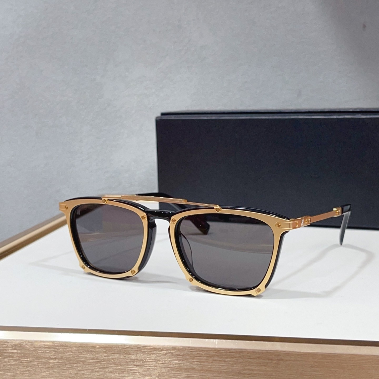Hublot H042 Sunglasses Black Gold Square Solid Dark Lens 55□20-145 Mens