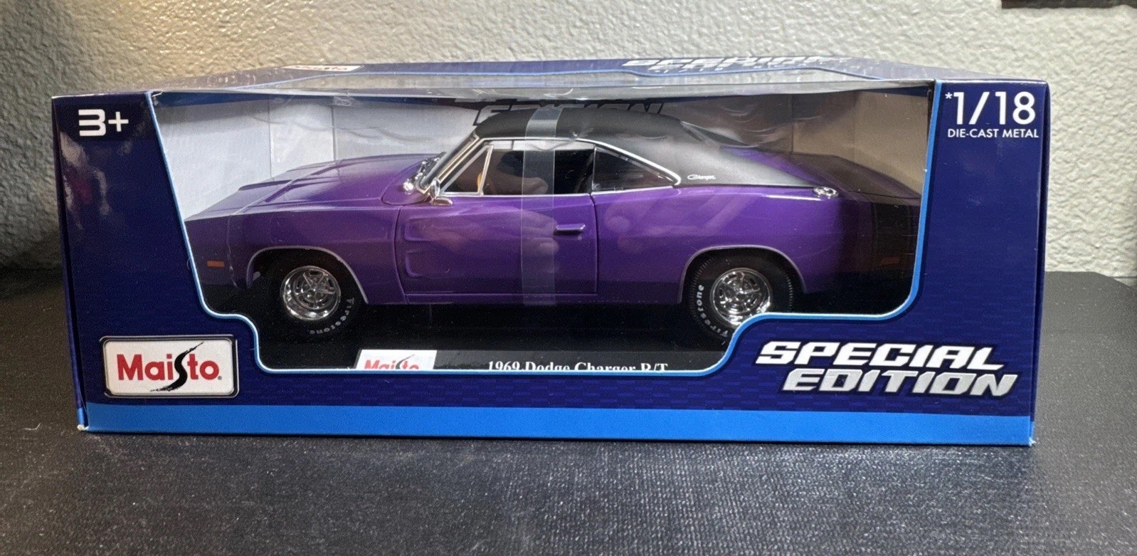 Maisto 1:18 1969 Dodge Charger R/T Purple Black In Box Special Edition Diecast Maisto 1:18 1969 Dodge Charger R/T Purple Black In Box Special Edition Diecast
