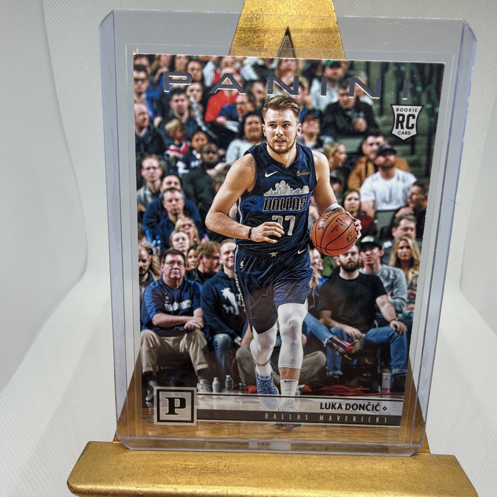 Panini 2018-19 Chronicles Luka Dončić Rookie Base #111 Dallas Mavericks