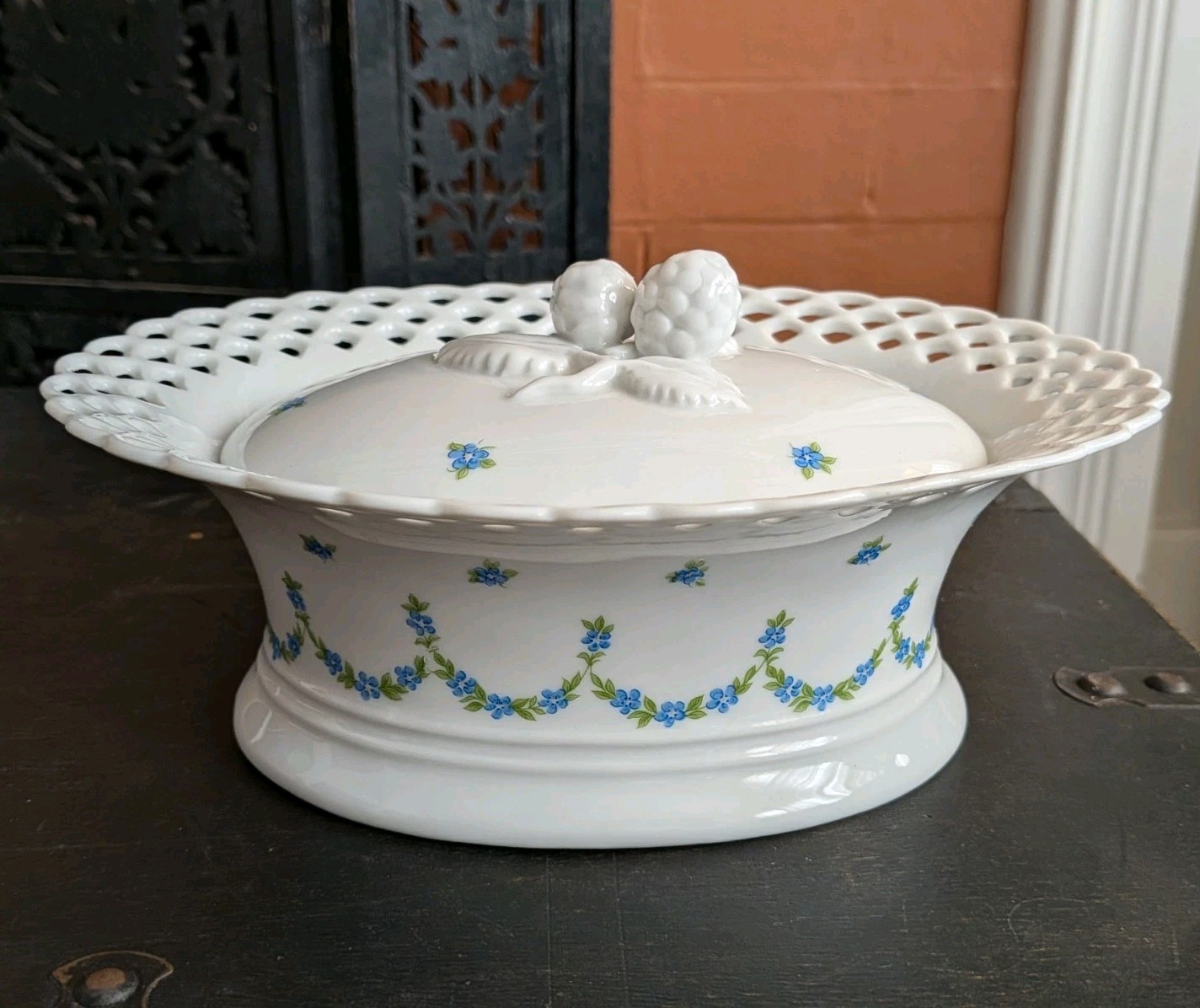 Vtg German Wallendorf Pierced Lidded Basket Bowl Blue Flower Reticulated Serving Vtg German Wallendorf Pierced Lidded Basket Bowl Blue Flower Reticulated Serving