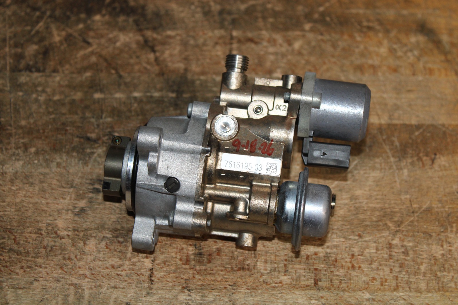 2009 BMW E90 E60 335i 535i N54 High Pressure fuel pump 7613933