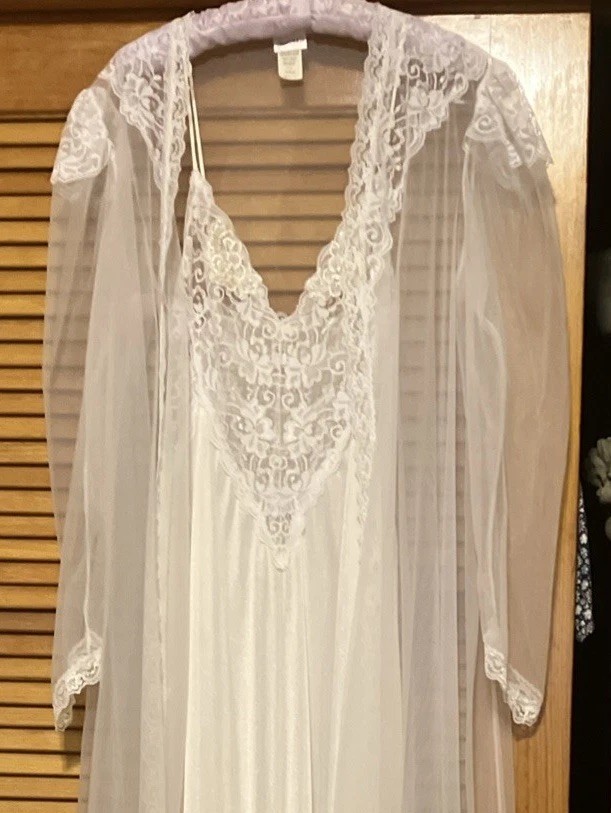VTG. New Frederick\'s  of Hollywood Sheer Lace Bridal Lingerie Maxi Gown Robe M