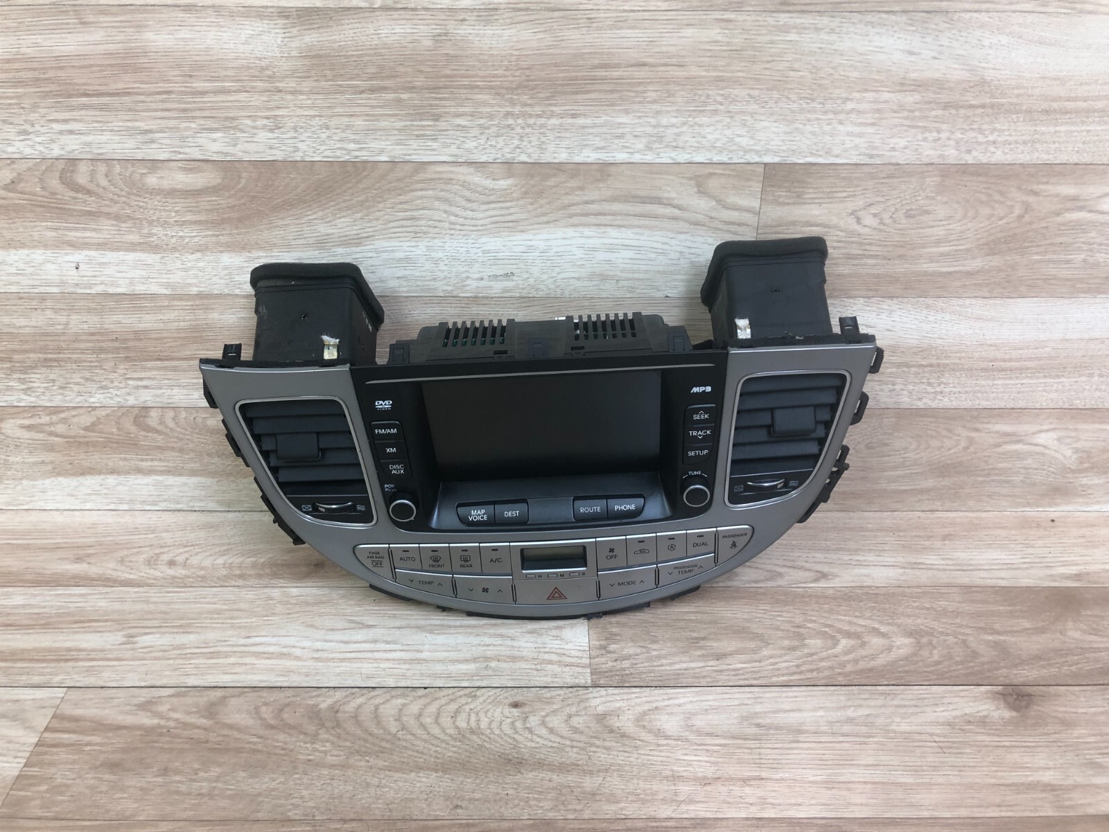 HYUNDAI GENESIS OEM FRONT RADIO NAVIGATION SCREEN MONITOR CD PLAYER 2009-2014 2 HYUNDAI GENESIS OEM FRONT RADIO NAVIGATION SCREEN MONITOR CD PLAYER 2009-2014 2