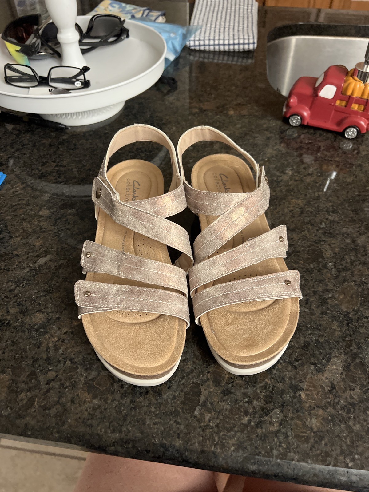 Clarks Collection Metallic Strappy Comfort Sandals Size 10W