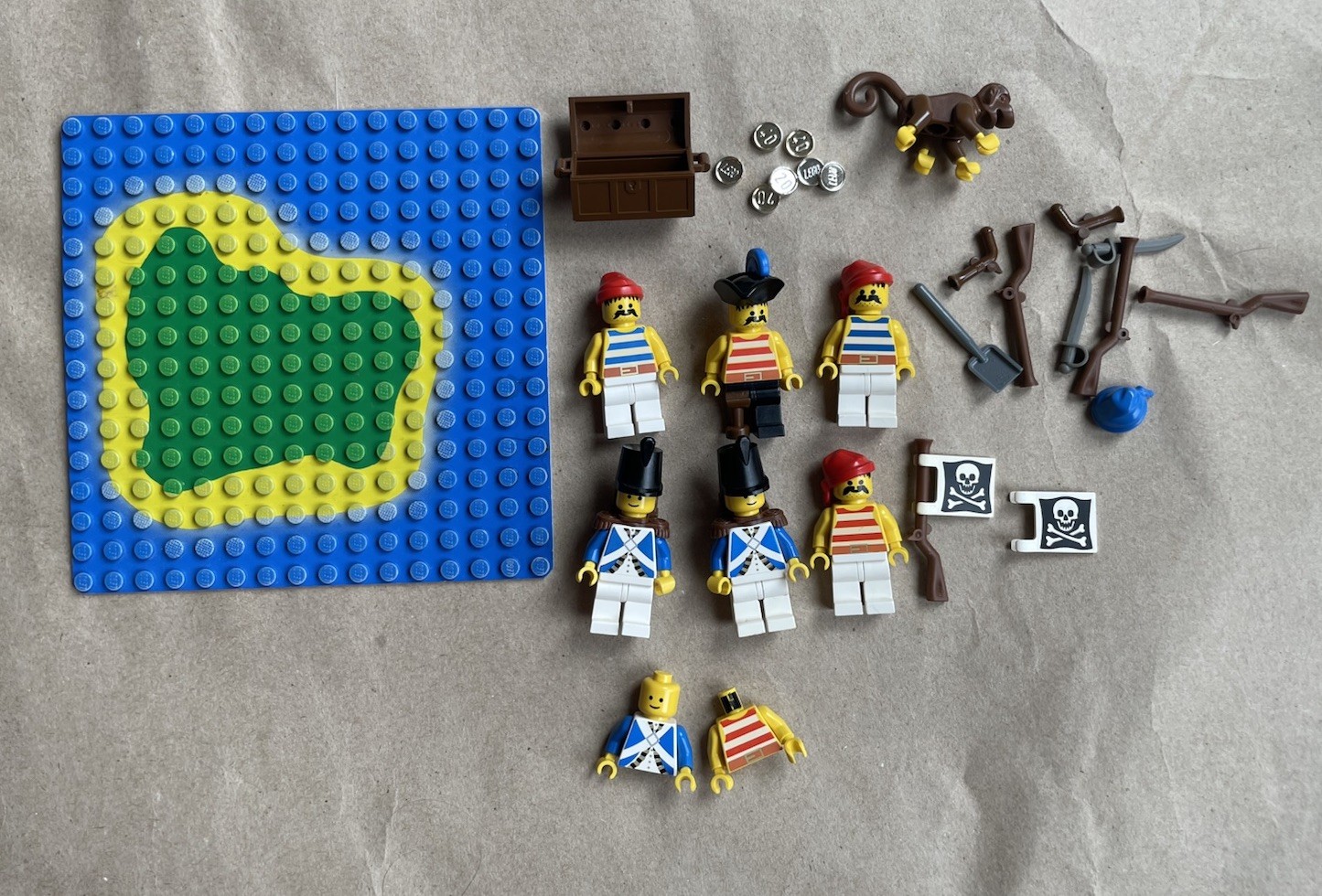 lego Classic Pirate Minifigure Lot W/ Accessories Monkey Isle Plate lego Classic Pirate Minifigure Lot W/ Accessories Monkey Isle Plate