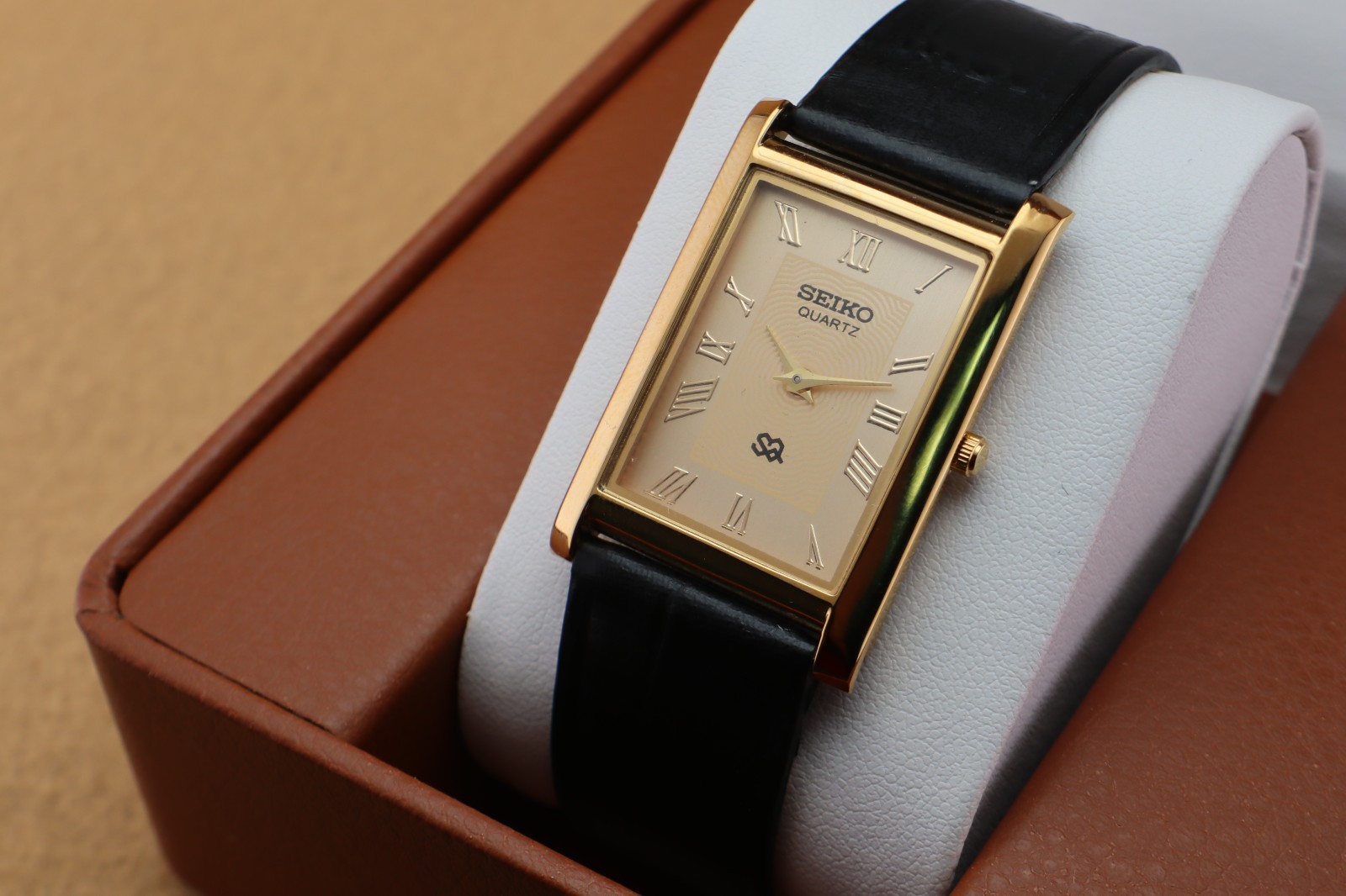 Vintage Seiko Slim Quartz Men's Wrist Watch Gold  Dial with Black Strap.