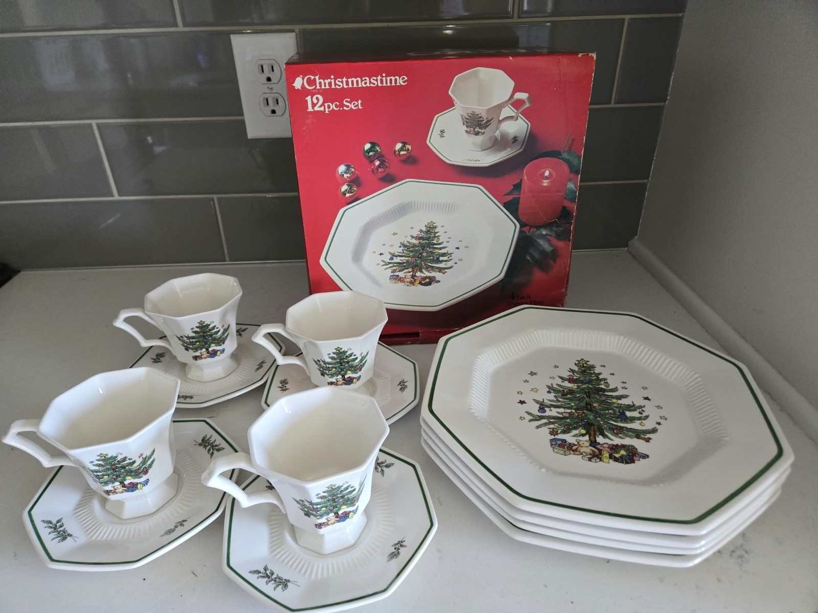 Vintage NIKKO Christmastime 12pc Dinner Set, Service for 4. NIB, Mint, Octagonal