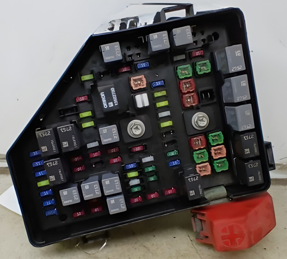 2013-2014 Buick Enclave Engine Fuse Box Assembly OEM