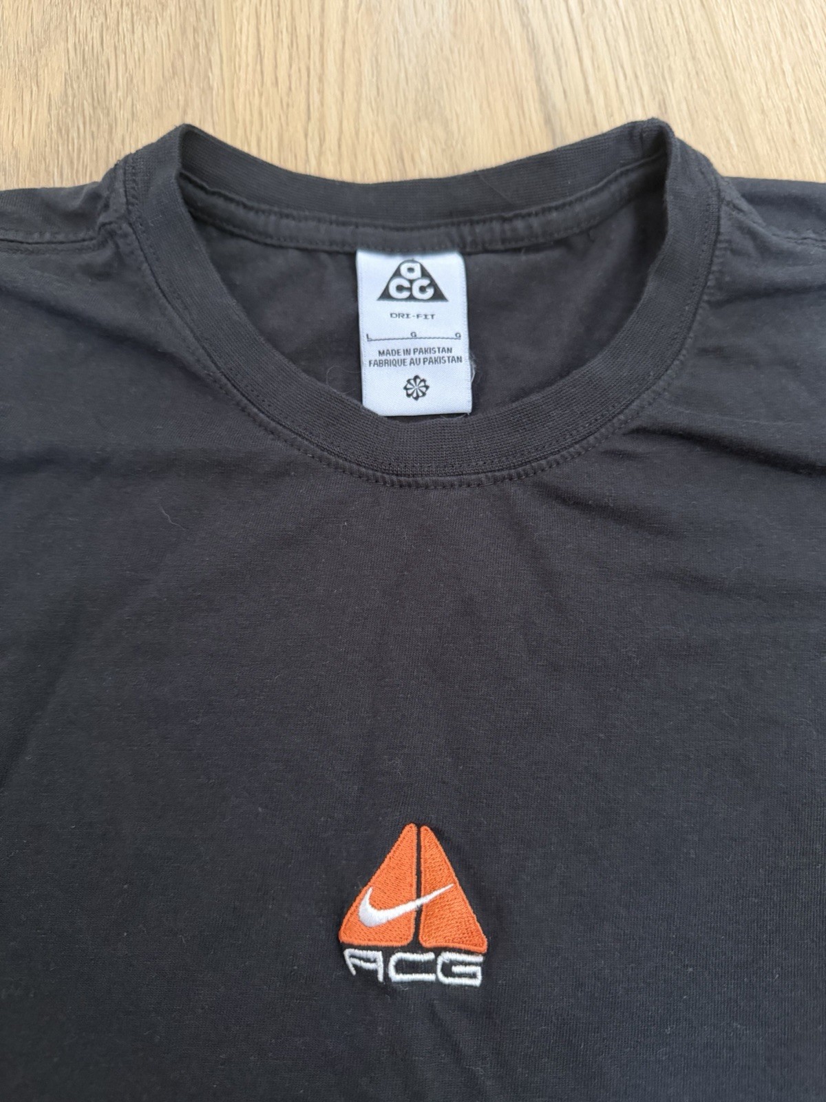 Nike ACG - Vintage “Lungs” - Black/Orange T-Shirt - Embroidered Logo Nike ACG - Vintage “Lungs” - Black/Orange T-Shirt - Embroidered Logo