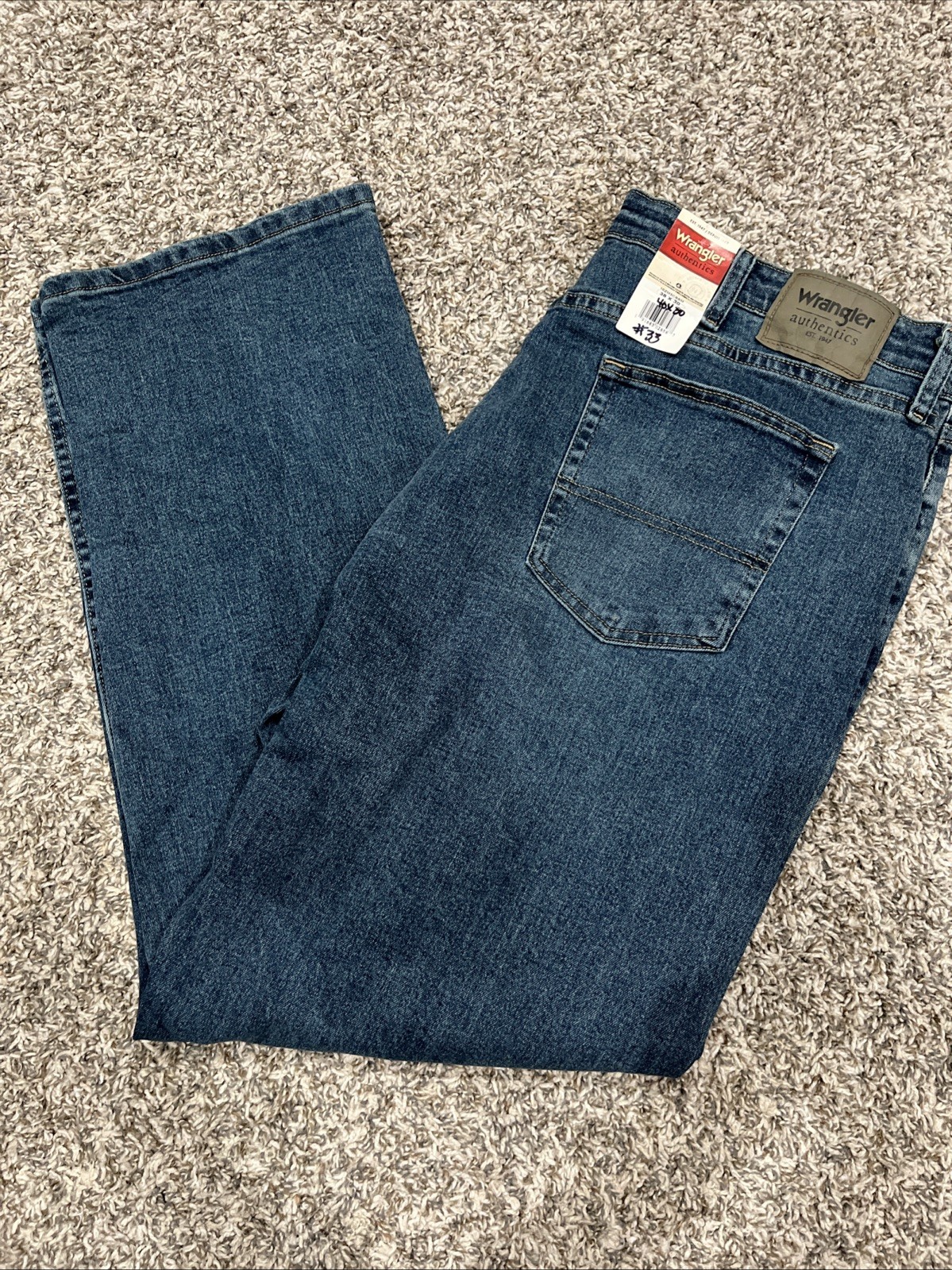 Men’s wrangler authentic jeans NWT (1761) Men’s wrangler authentic jeans NWT (1761)
