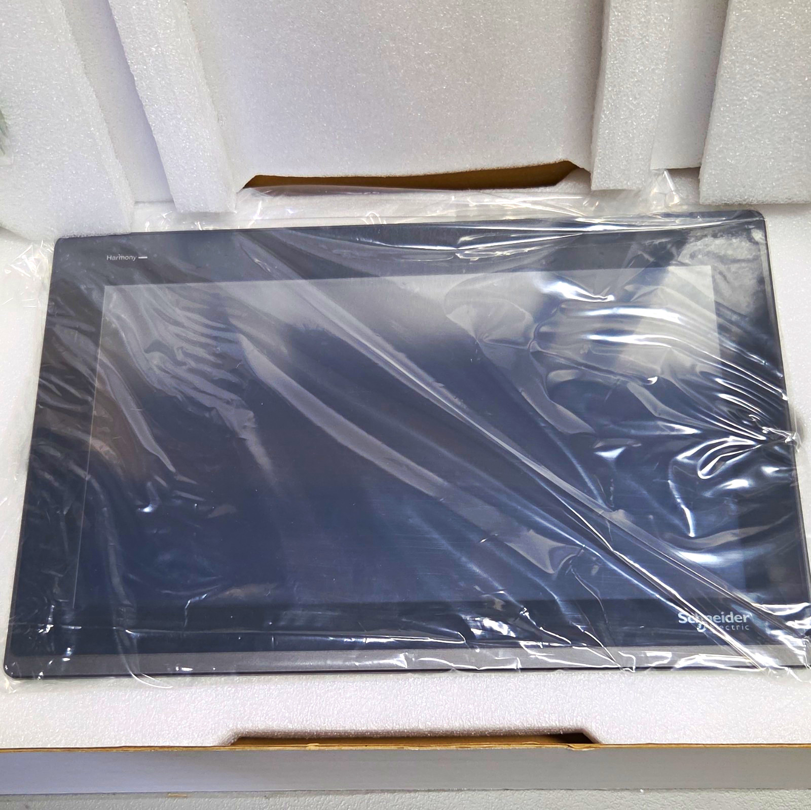 Schneider Electric Harmony HMISTW6700 15 in Wide Color Touchscreen HMI Panel Schneider Electric Harmony HMISTW6700 15 in Wide Color Touchscreen HMI Panel