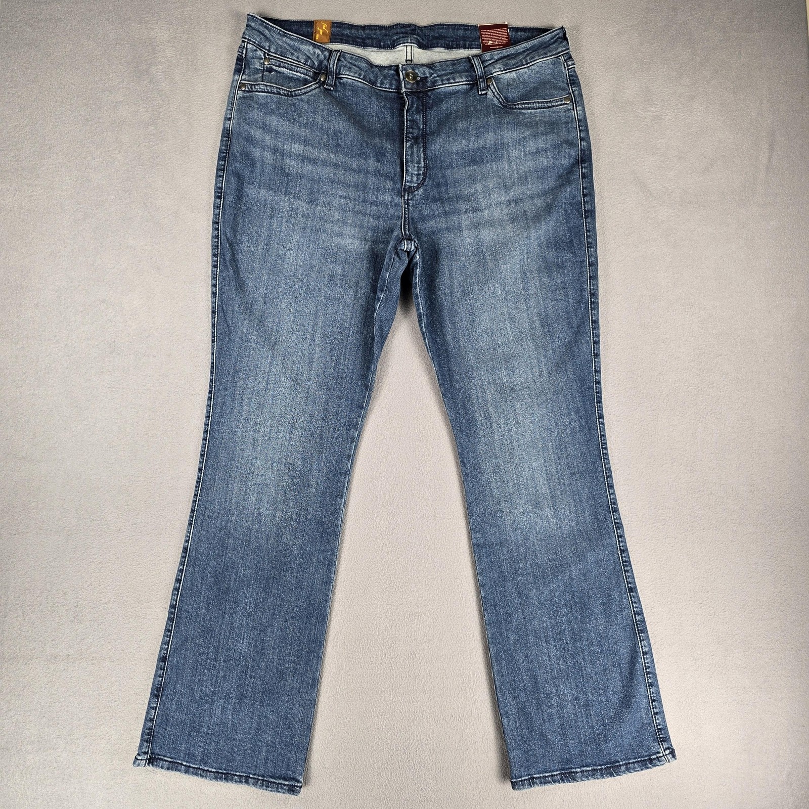 Wrangler Aura Jeans Womens 18 Avg Blue Bootcut Stretch Instantly Slimming NWT