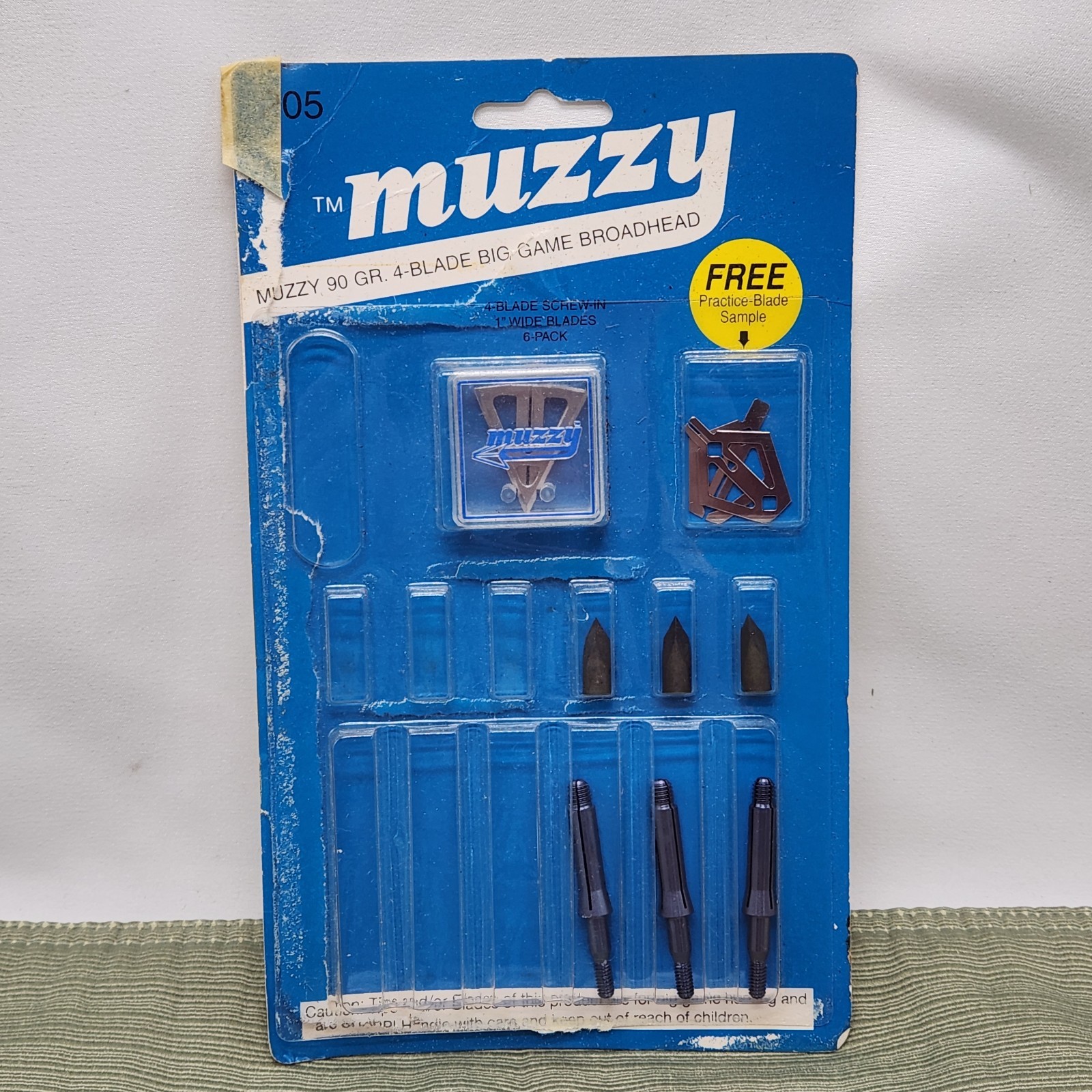Muzzy 90 Grain 4 Blade Broadheads #205 Three Pack Deer Hunting Bow Compound Elk Muzzy 90 Grain 4 Blade Broadheads #205 Three Pack Deer Hunting Bow Compound Elk