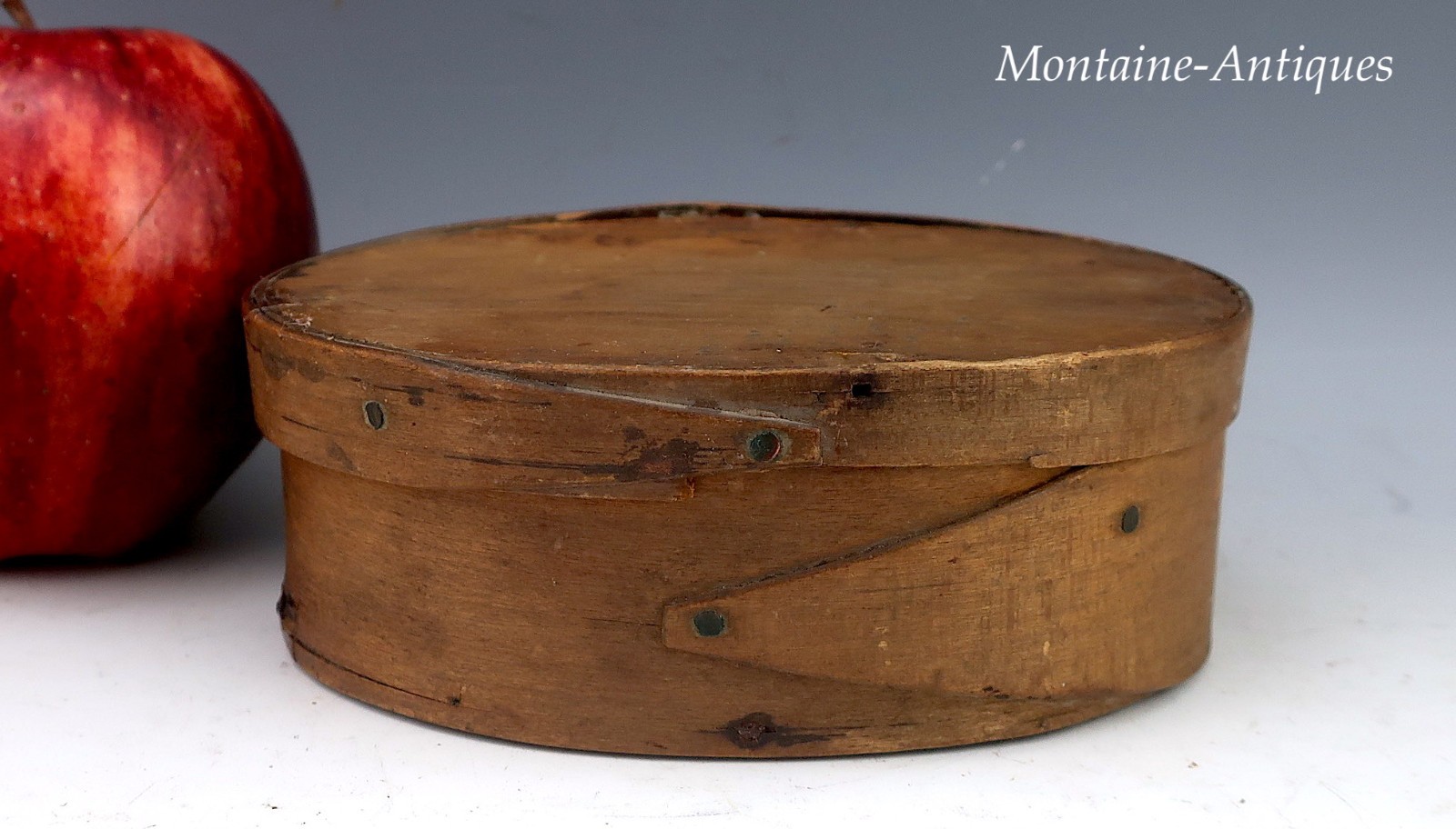Diminutive American Oval Finger Lap Storage Box 19th Cent Diminutive American Oval Finger Lap Storage Box 19th Cent