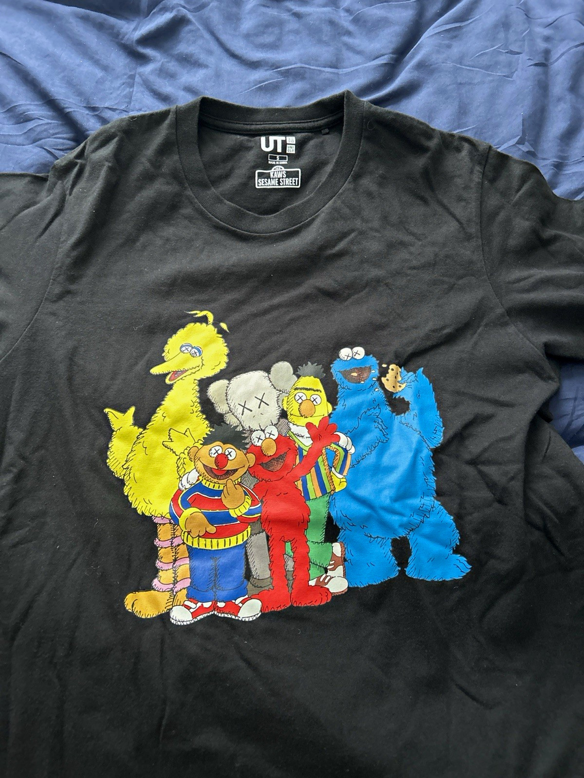 Uniqlo UT KAWS x Sesame Street Men\'s Black Graphic Tee  Size S