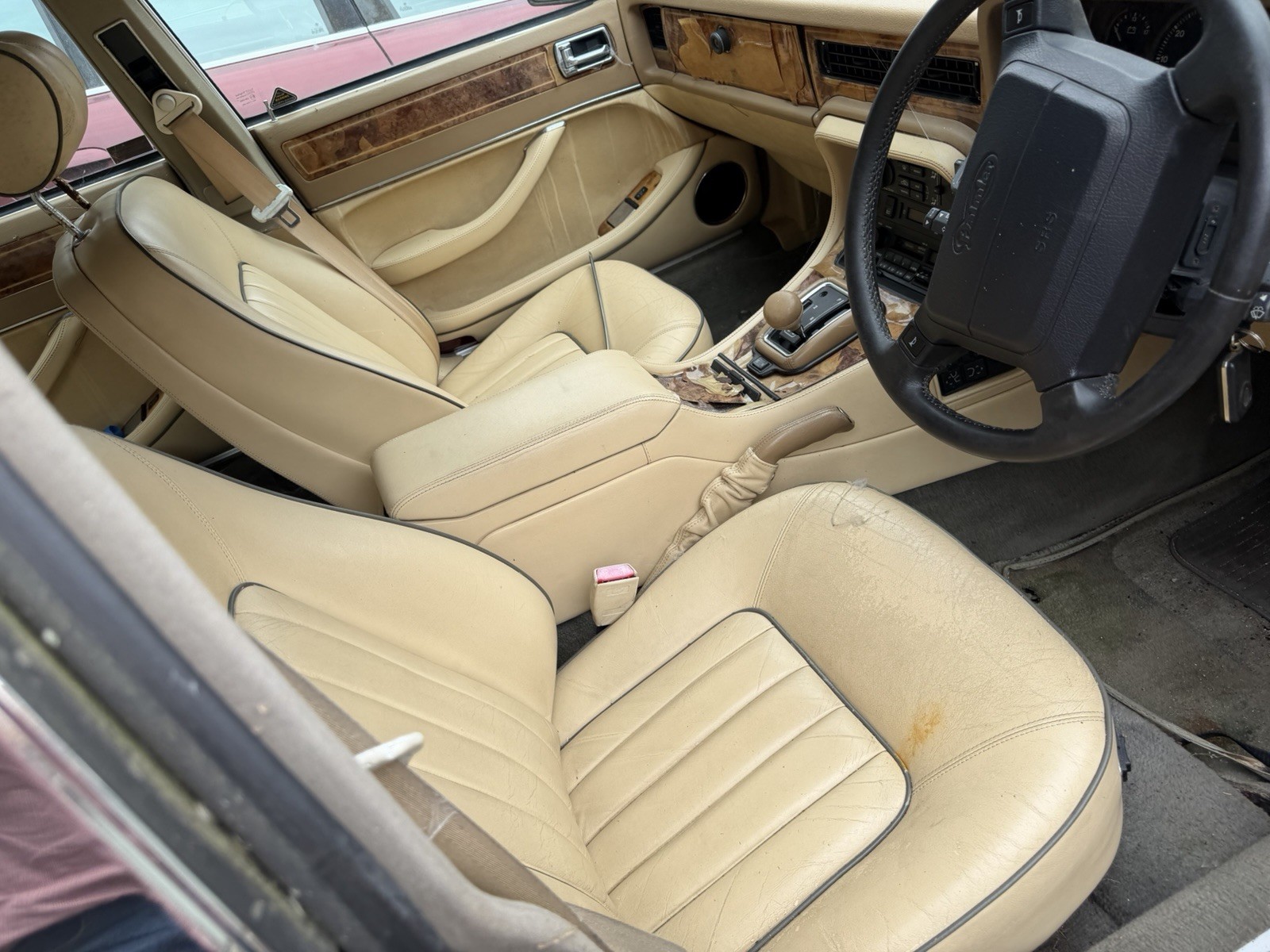 **BREAKING** 1993 Daimler Jaguar XJ40 Double Six 6.0 All Parts Available V12 **BREAKING** 1993 Daimler Jaguar XJ40 Double Six 6.0 All Parts Available V12
