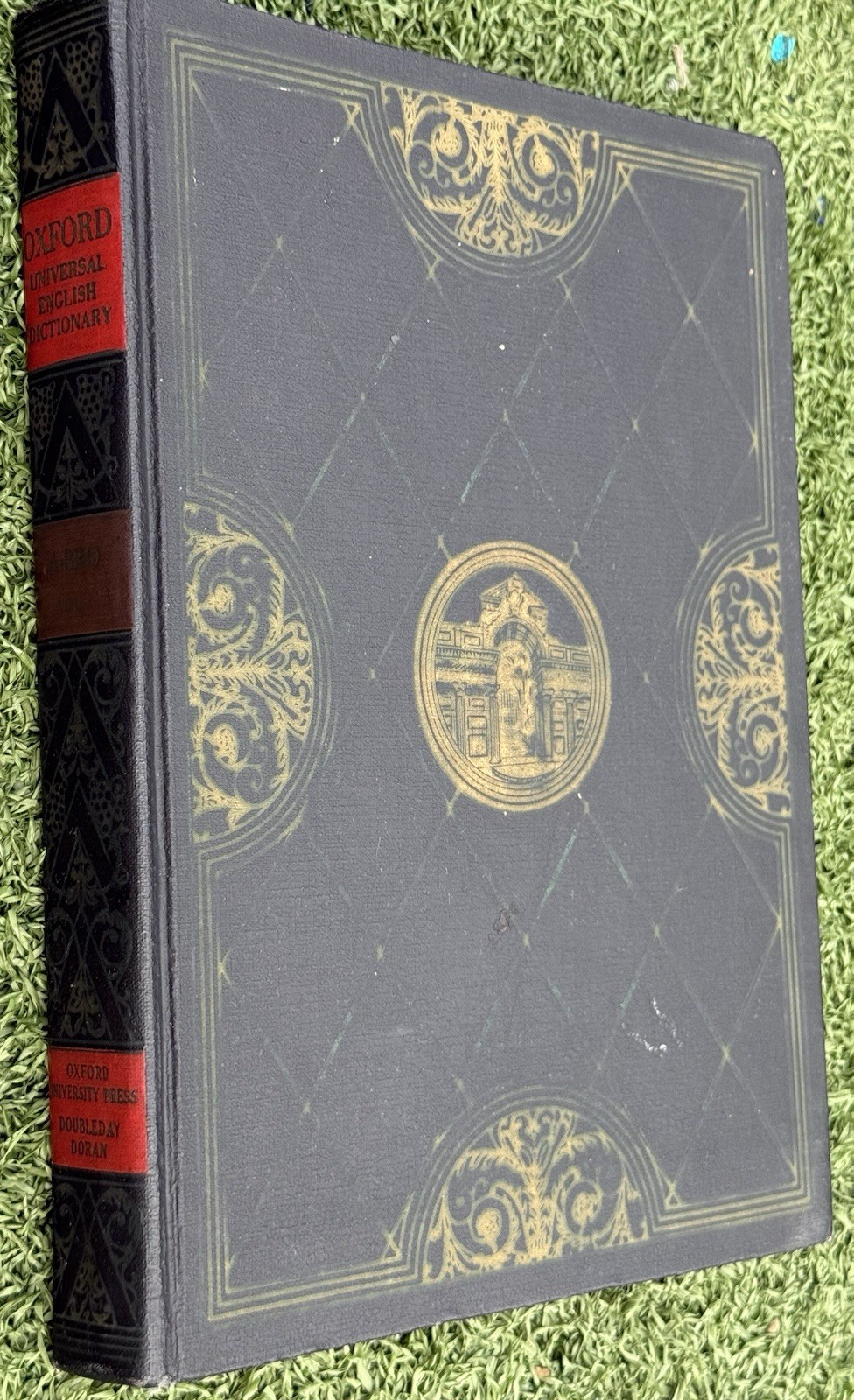 Oxford Universal English Dictionary on Historical Principles Vol. I (