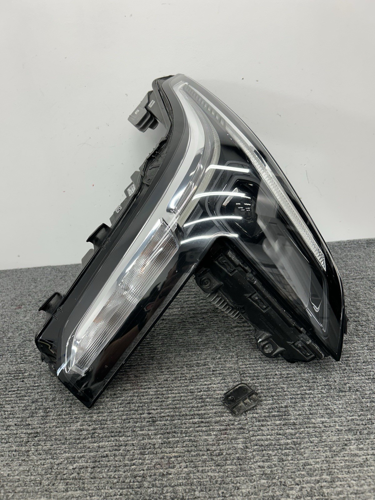 OEM 2019 - 2023 Cadillac XT4 LED Headlight (Right/Passenger) 84761681