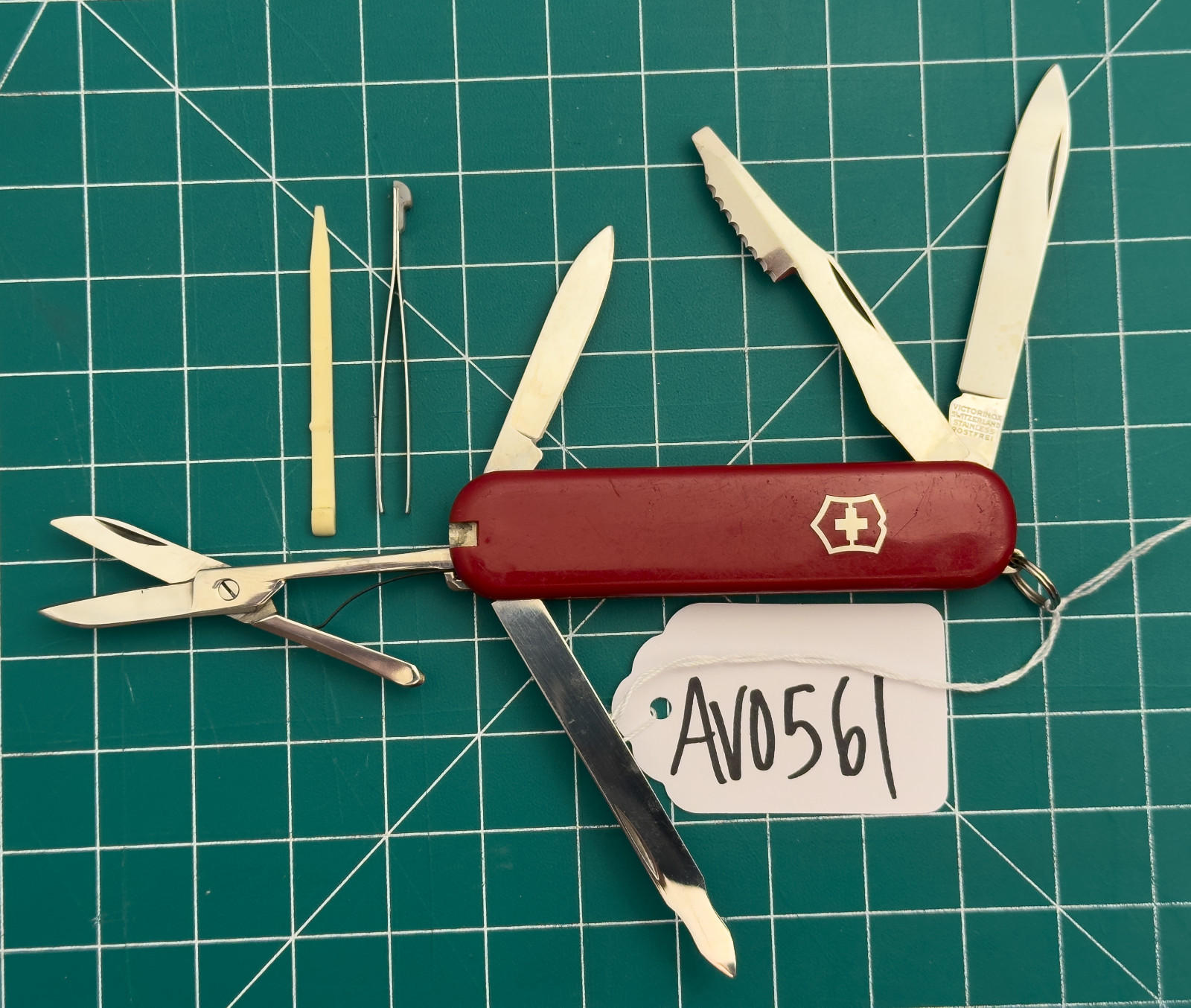 Retired Victorinox 74mm Executive Red Swiss Army Knife #AV0561 Retired Victorinox 74mm Executive Red Swiss Army Knife #AV0561