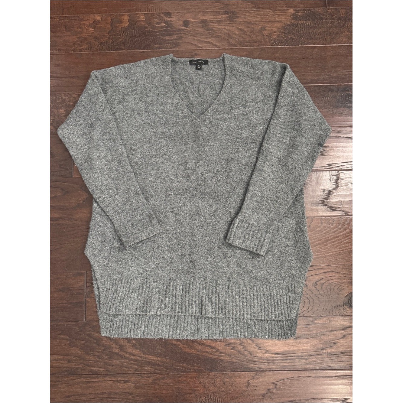 Ann Taylor Sweater Gray Women\'s XL V Neck Ann Taylor Sweater Gray Women\'s XL V Neck