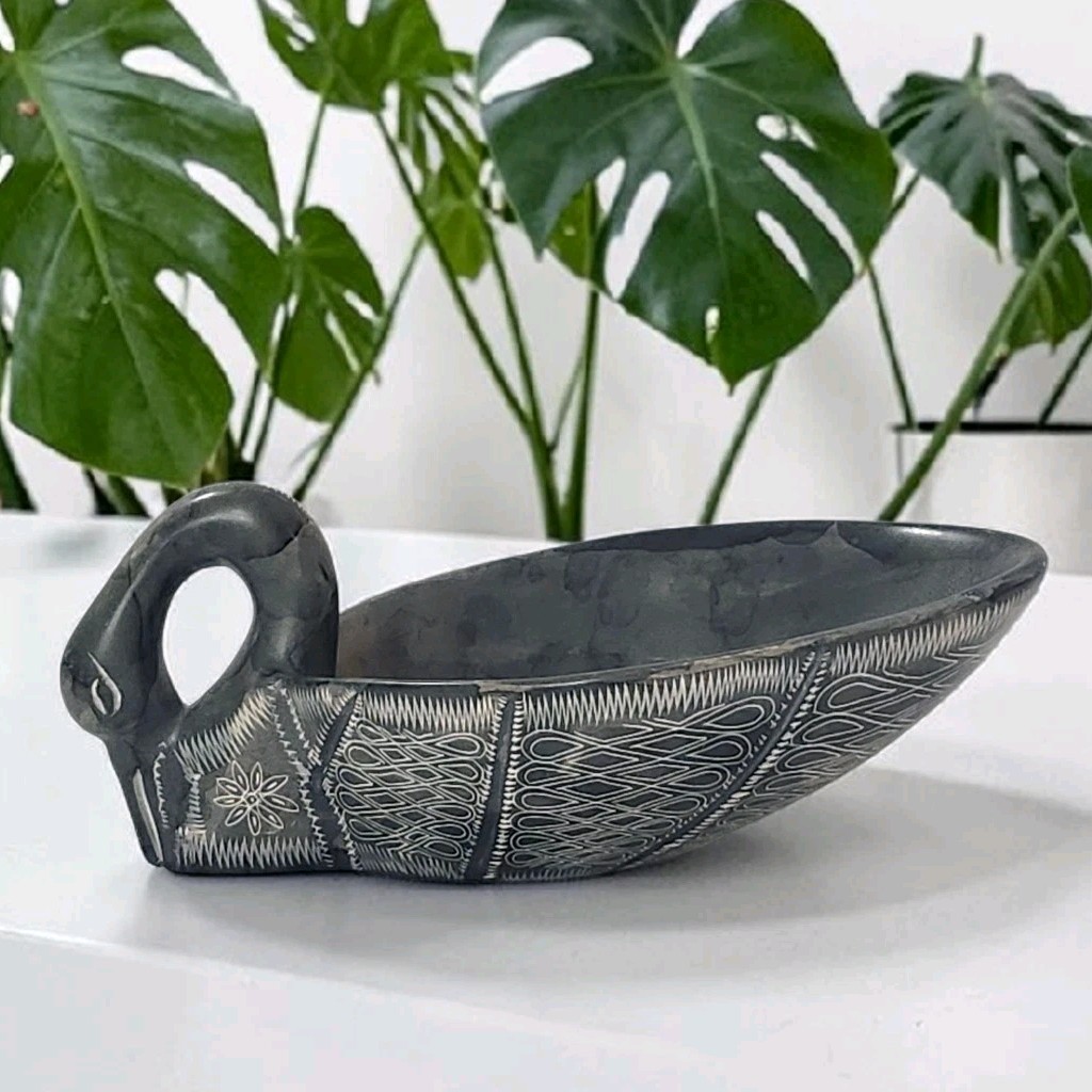 Vtg Kenyan Soapstone Swan Trinket Dish Hand Carved Dated Signed Mwashigadi 6.5\ Vtg Kenyan Soapstone Swan Trinket Dish Hand Carved Dated Signed Mwashigadi 6.5\