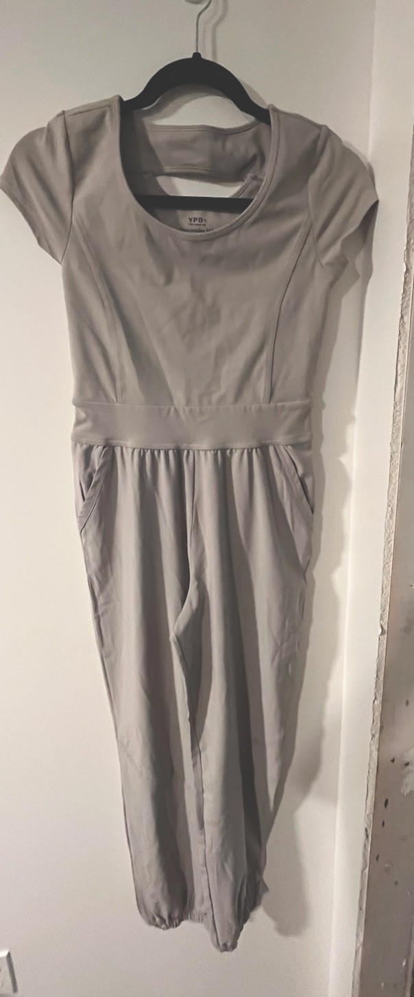 Abercrombie YFB kids jumpsuit Size 13/14 Taupe. Never Worn Abercrombie YFB kids jumpsuit Size 13/14 Taupe. Never Worn