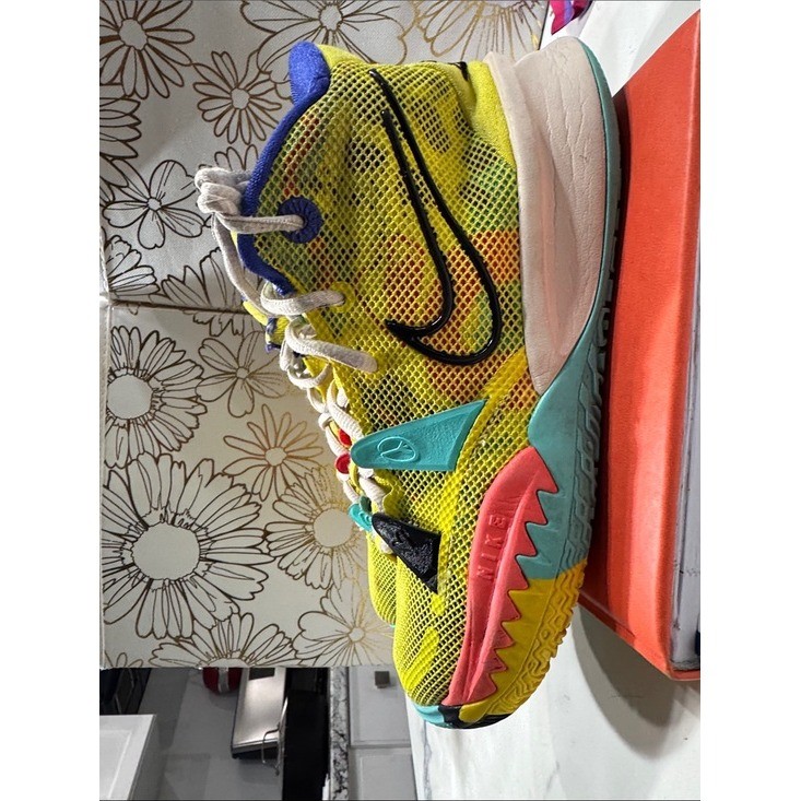 Nike Kyrie 7 1 World 1 People Kids 4Y Yellow Good Basketball Shoes
