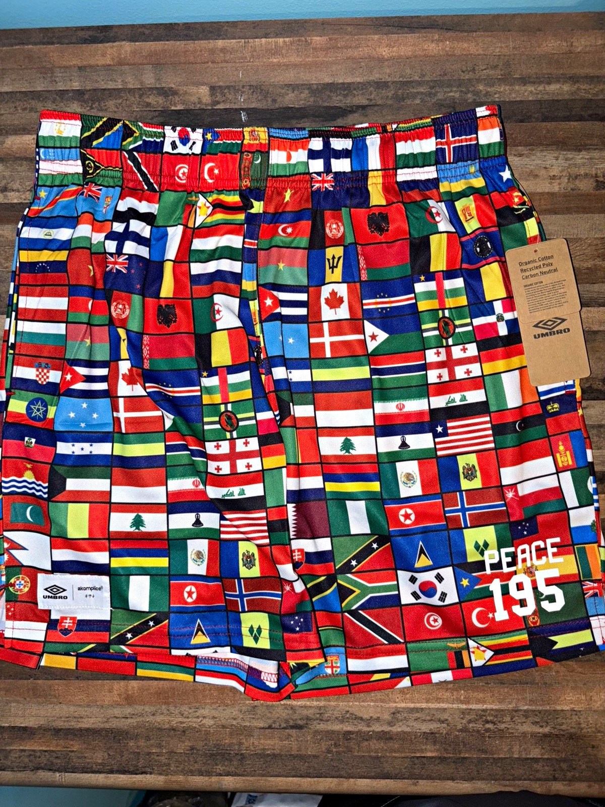 Umbro Men\'s M Mesh Flag Print Athletic Shorts Drawstring Elastic Waist Soccer