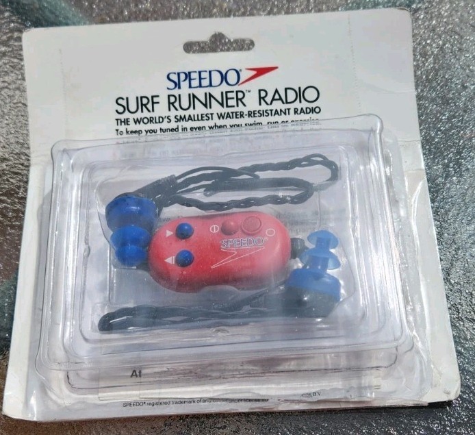 Speedo Surf Runner Radio Water Resistant FM Vintage Open Box Speedo Surf Runner Radio Water Resistant FM Vintage Open Box