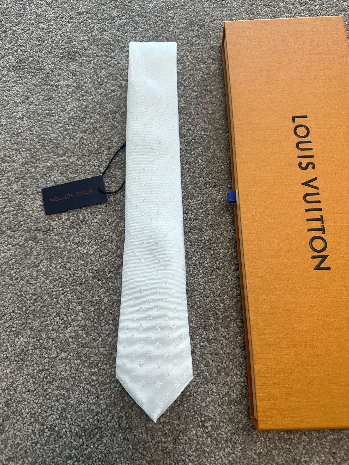 Authentic Louis Vuitton 100% Silk Tie Micro Monogram Tie White Made in Italy Authentic Louis Vuitton 100% Silk Tie Micro Monogram Tie White Made in Italy