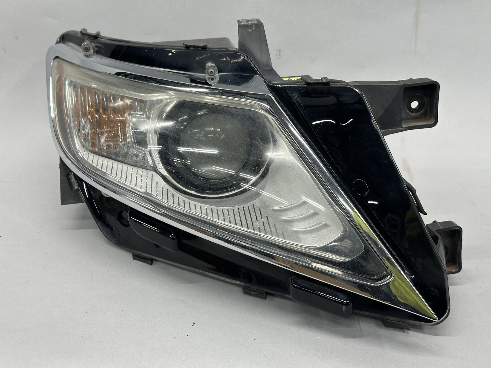 11-15 Lincoln MKX RH Passenger Xenon/HID Adaptive Headlight Lamp Assembly AFS