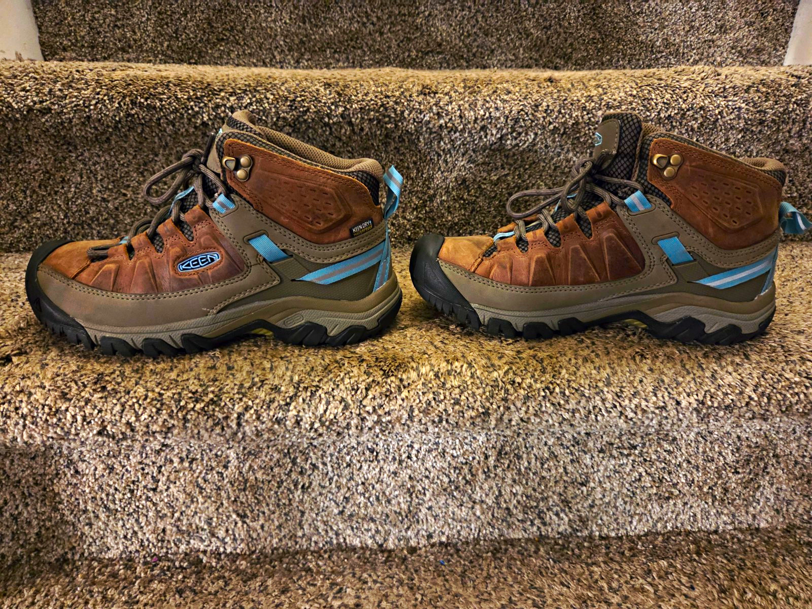 KEEN Women\'s Targhee III Mid Waterproof Hiking Boots, Size 8, Toasted Coconut