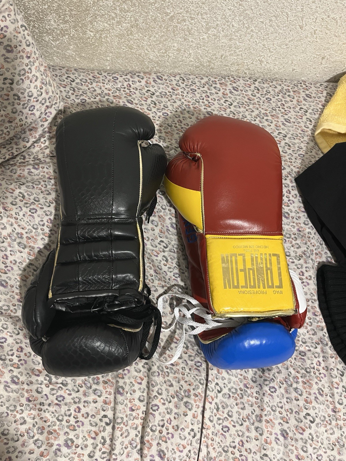 Two Pair Campeon Chegui Boxing Gloves ( Everlast, Winning, Rival ) Two Pair Campeon Chegui Boxing Gloves ( Everlast, Winning, Rival )
