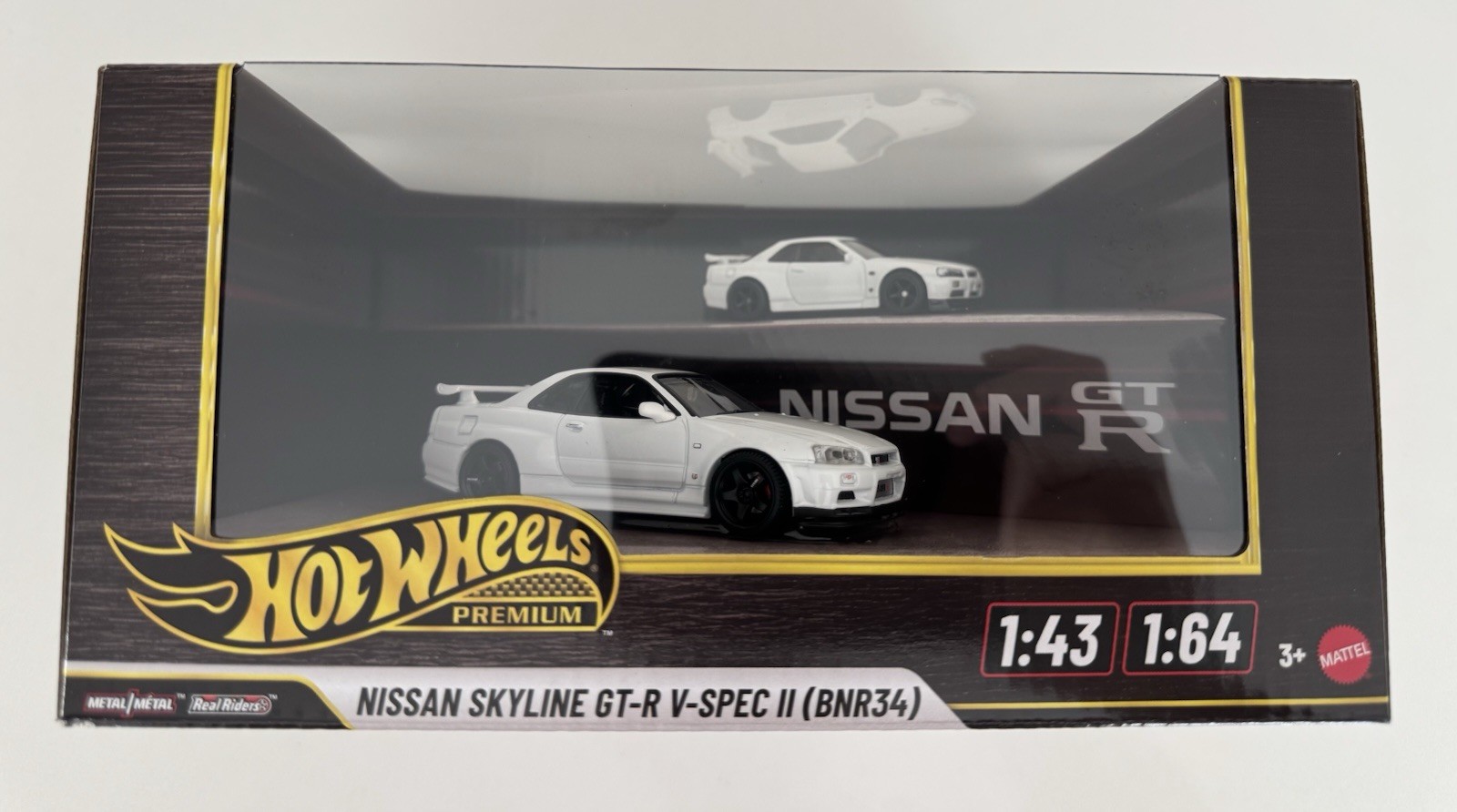 Hot Wheels Premium 1:43 & 1:64 Nissan Skyline GT-R V-Spec II BNR34 1999 White