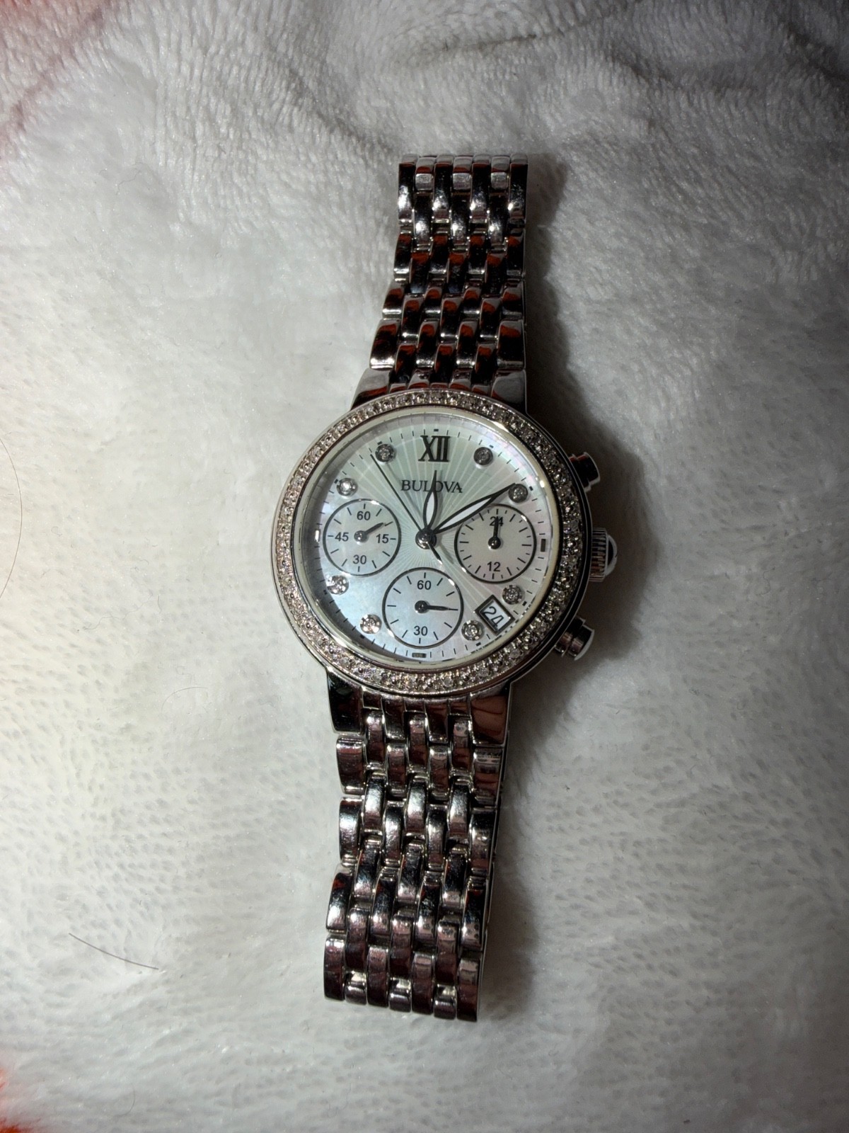 Bulova 96R204 Women\'s Diamond Bezel Chronograph Watch Mother of Pearl Dial Bulova 96R204 Women\'s Diamond Bezel Chronograph Watch Mother of Pearl Dial