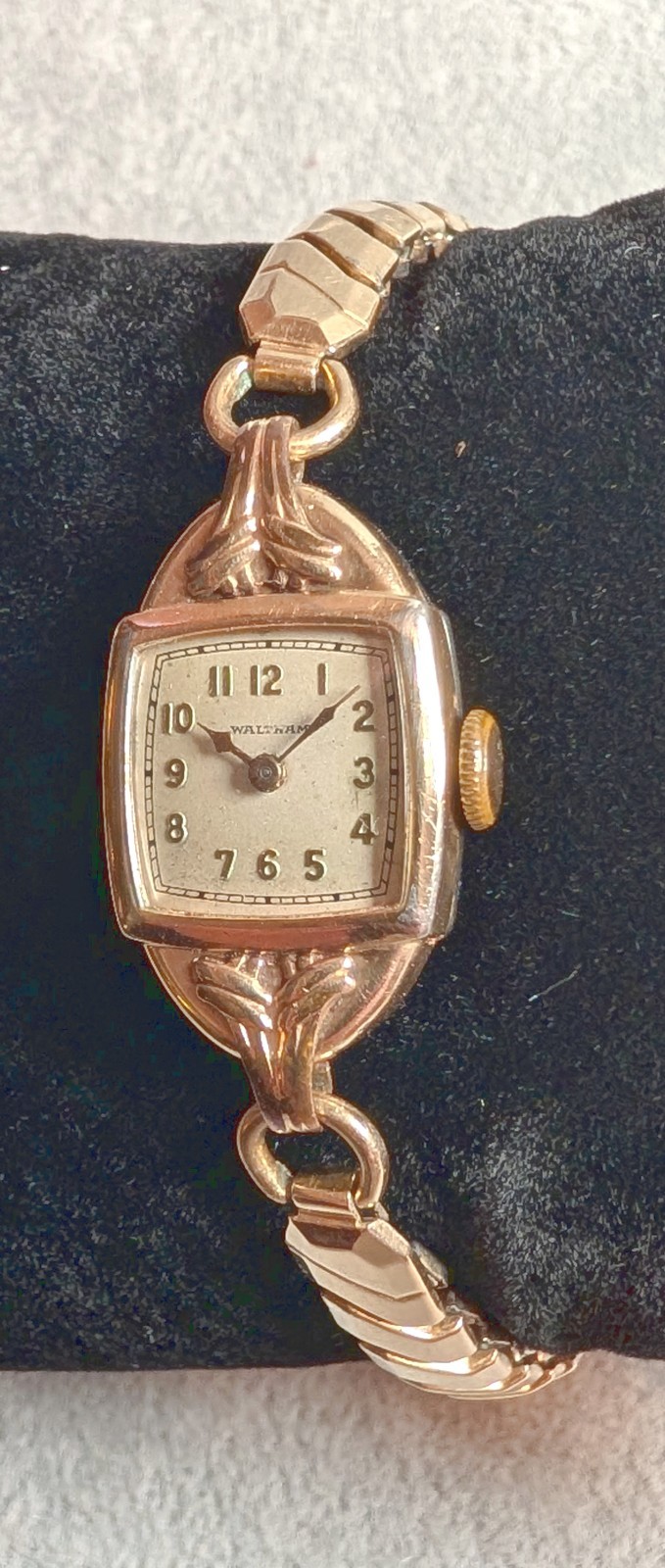 Beautiful 1936 Vintage Waltham Art Deco 9-Jewel Ladies Watch - Running Great Beautiful 1936 Vintage Waltham Art Deco 9-Jewel Ladies Watch - Running Great