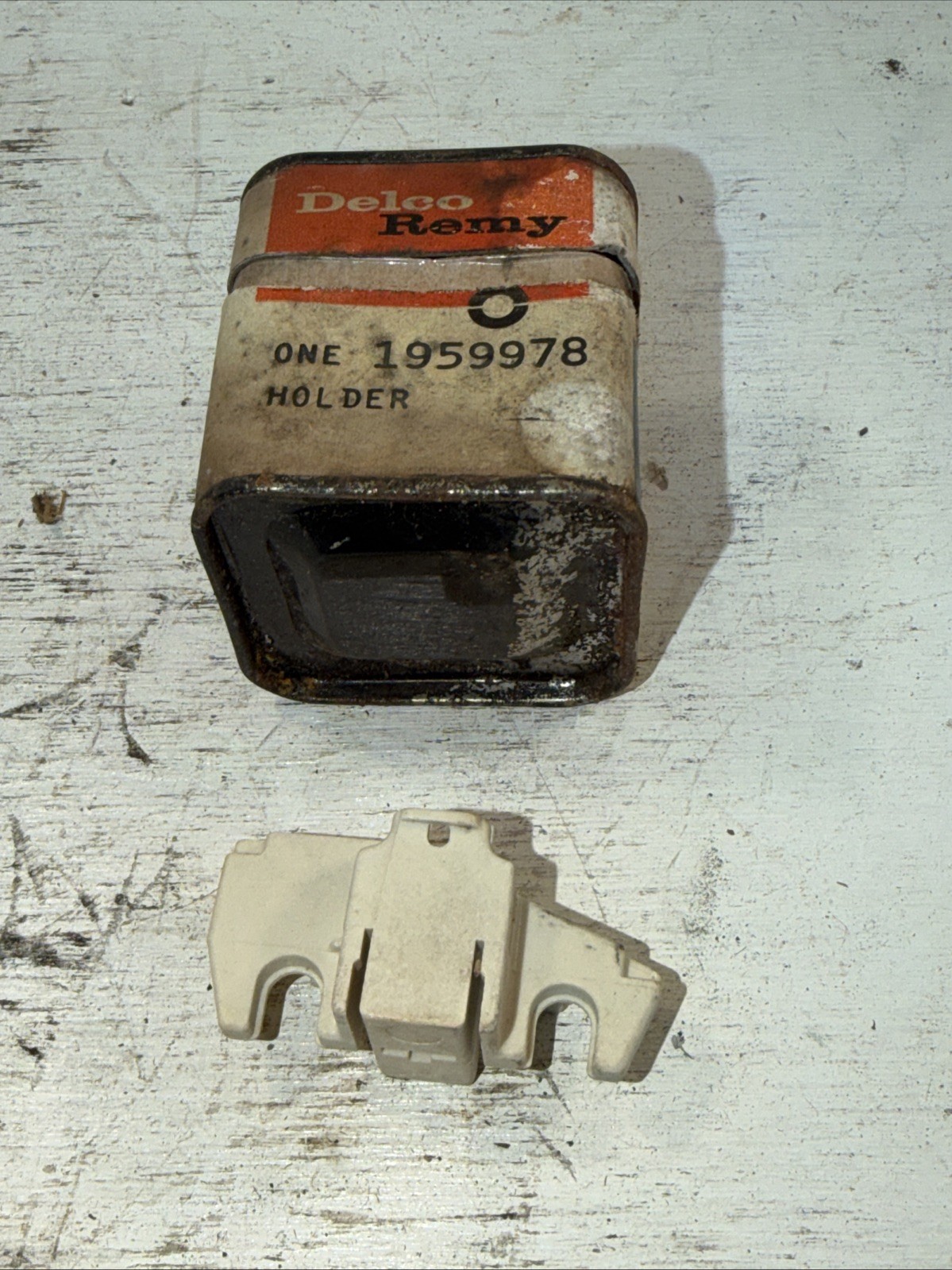 NOS OEM 1959978 GM Delco 63-64 OLDS F85 Brush Holder 62-64 Buick Caddy Chevy NOS OEM 1959978 GM Delco 63-64 OLDS F85 Brush Holder 62-64 Buick Caddy Chevy