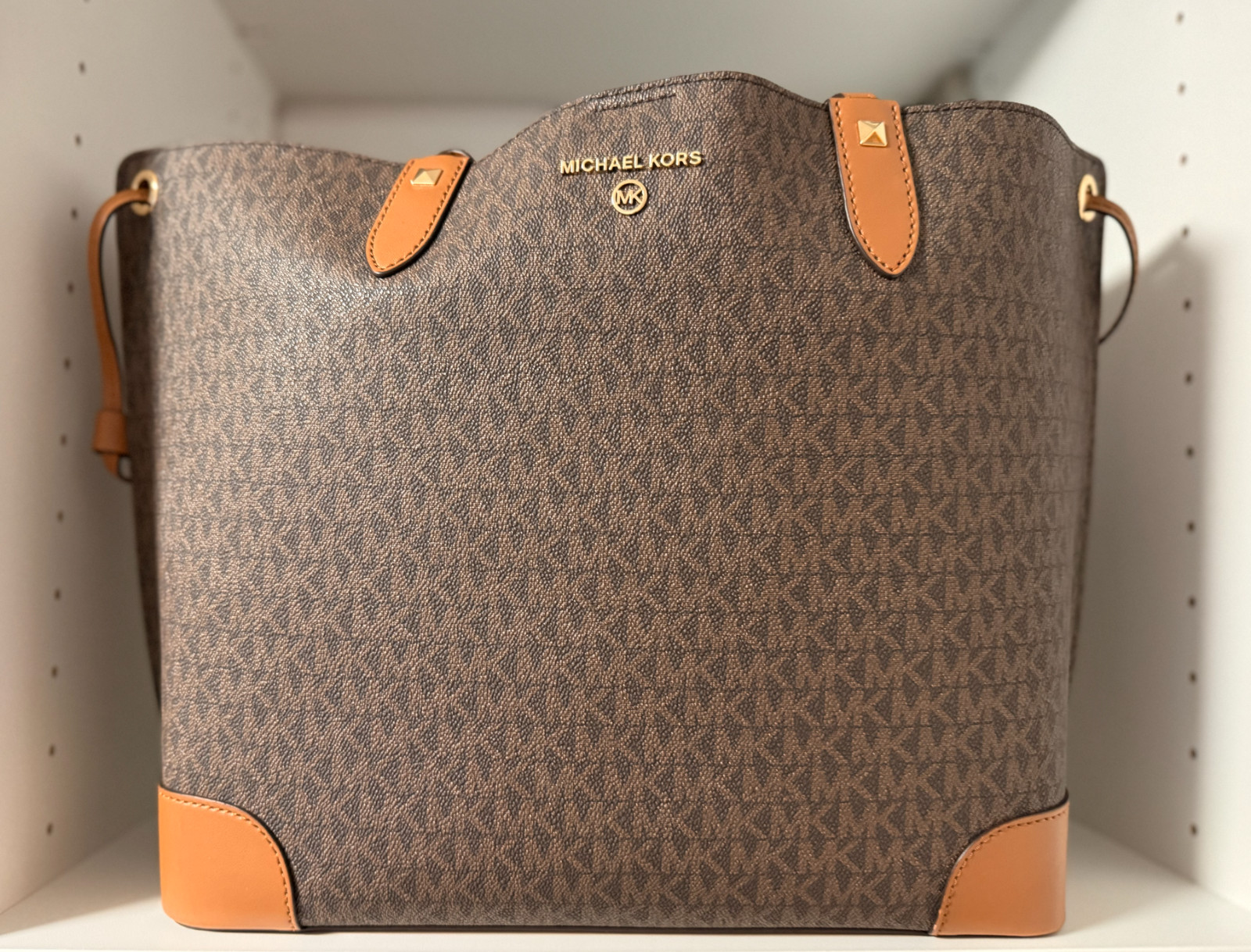 Michael Kors Voyager Large Saffiano Leather Top-Zip Tote Bag