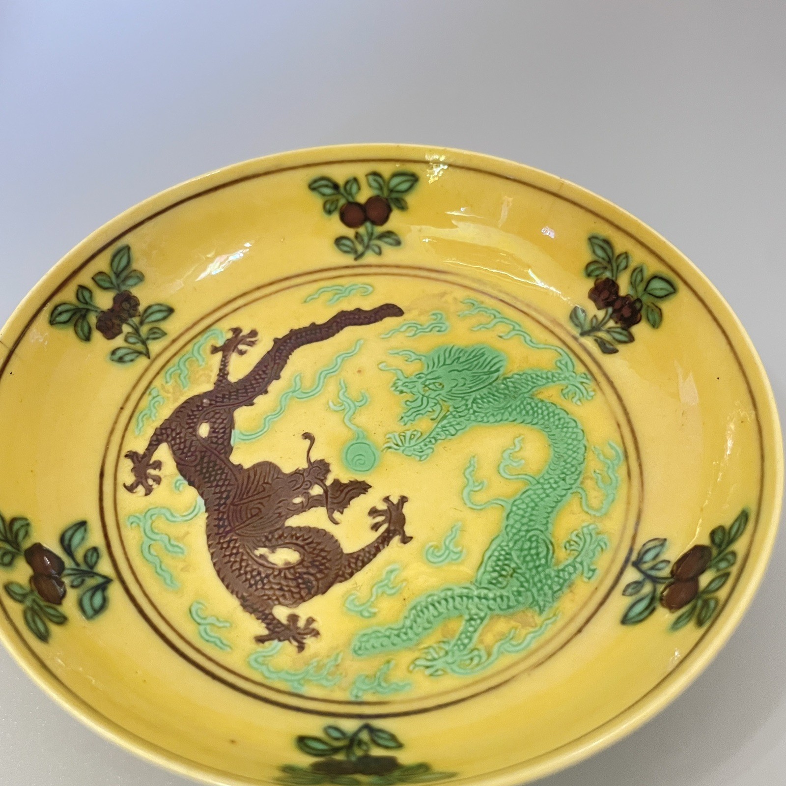 ANTIQUE CHINESE YELLOW GROUND GLAZE PORCELAIN SAUCER MARKED QING DYNASTY 10.5CM ANTIQUE CHINESE YELLOW GROUND GLAZE PORCELAIN SAUCER MARKED QING DYNASTY 10.5CM