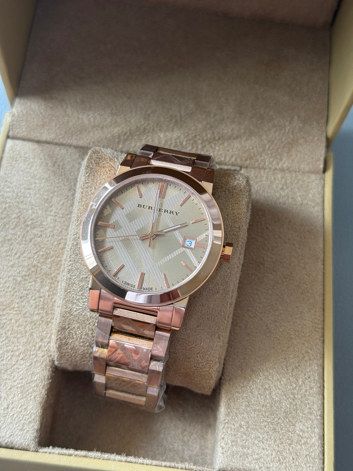 Burberry Unisex Watch The City 38mm Engraved Check Watch BU9039 Burberry Unisex Watch The City 38mm Engraved Check Watch BU9039