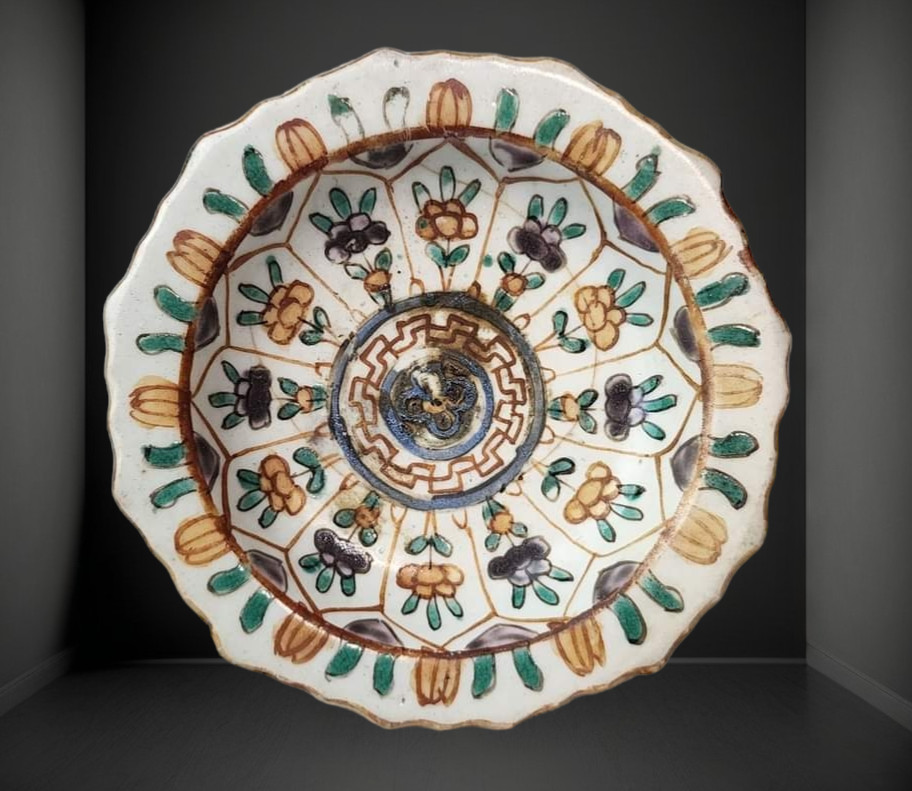 Antique Late Qing dynasty alum twig-twisted treasure flower Plate